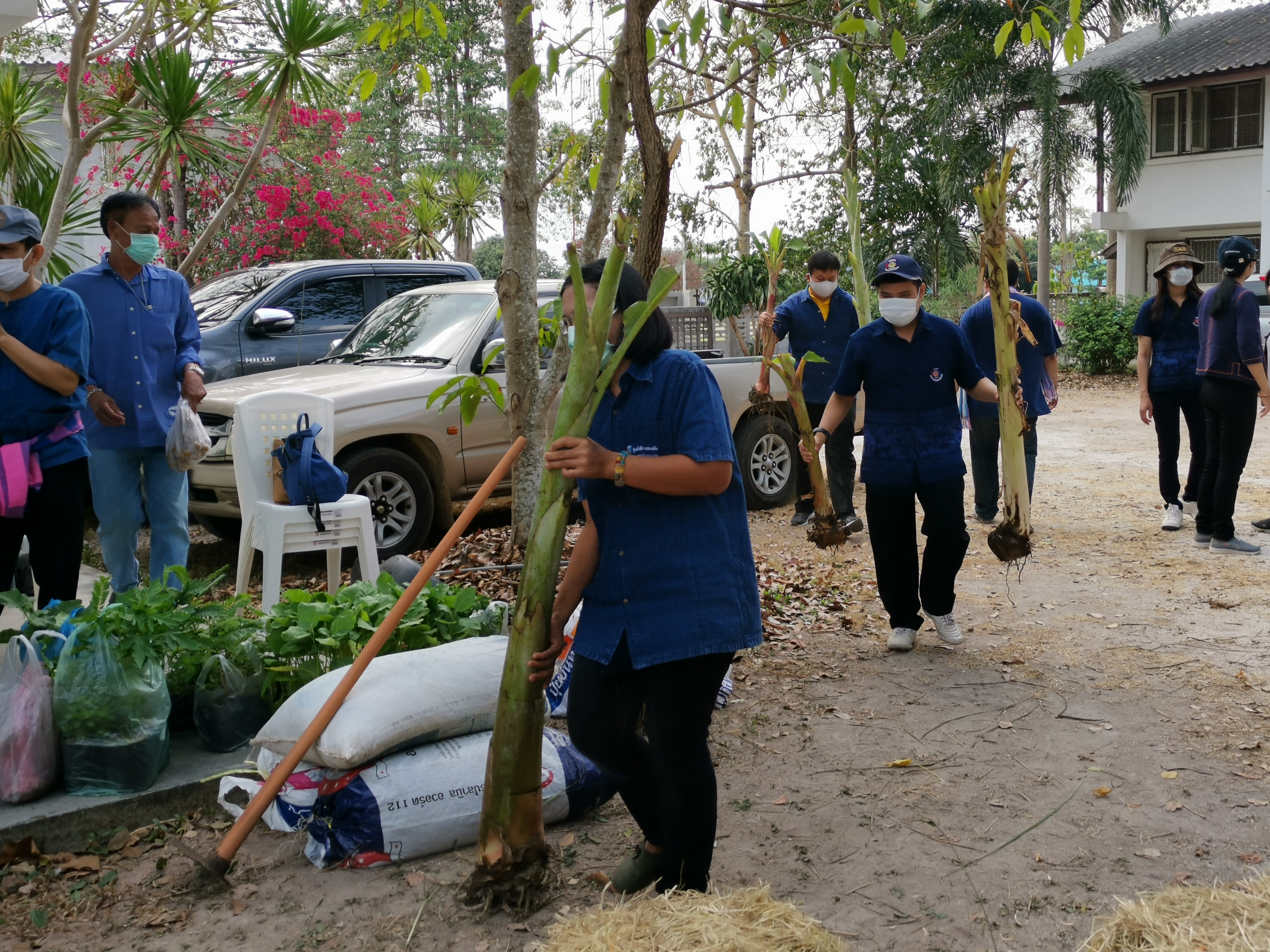 พช.ระยอง เปิดปฏิบัติการเอามื้อ บ้านนี้มีรัก ปลูกผักกินเอง