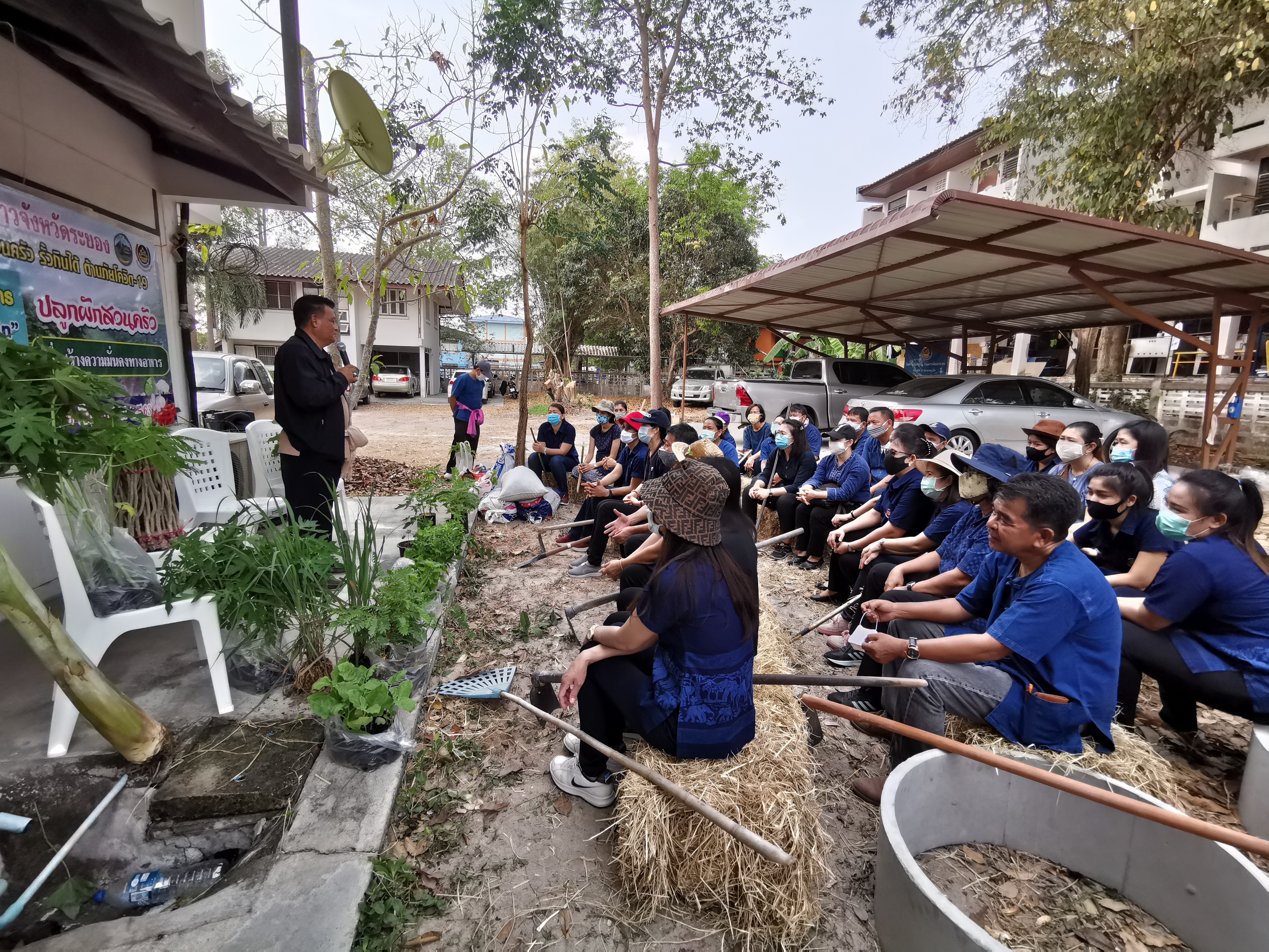 พช.ระยอง เปิดปฏิบัติการเอามื้อ บ้านนี้มีรัก ปลูกผักกินเอง