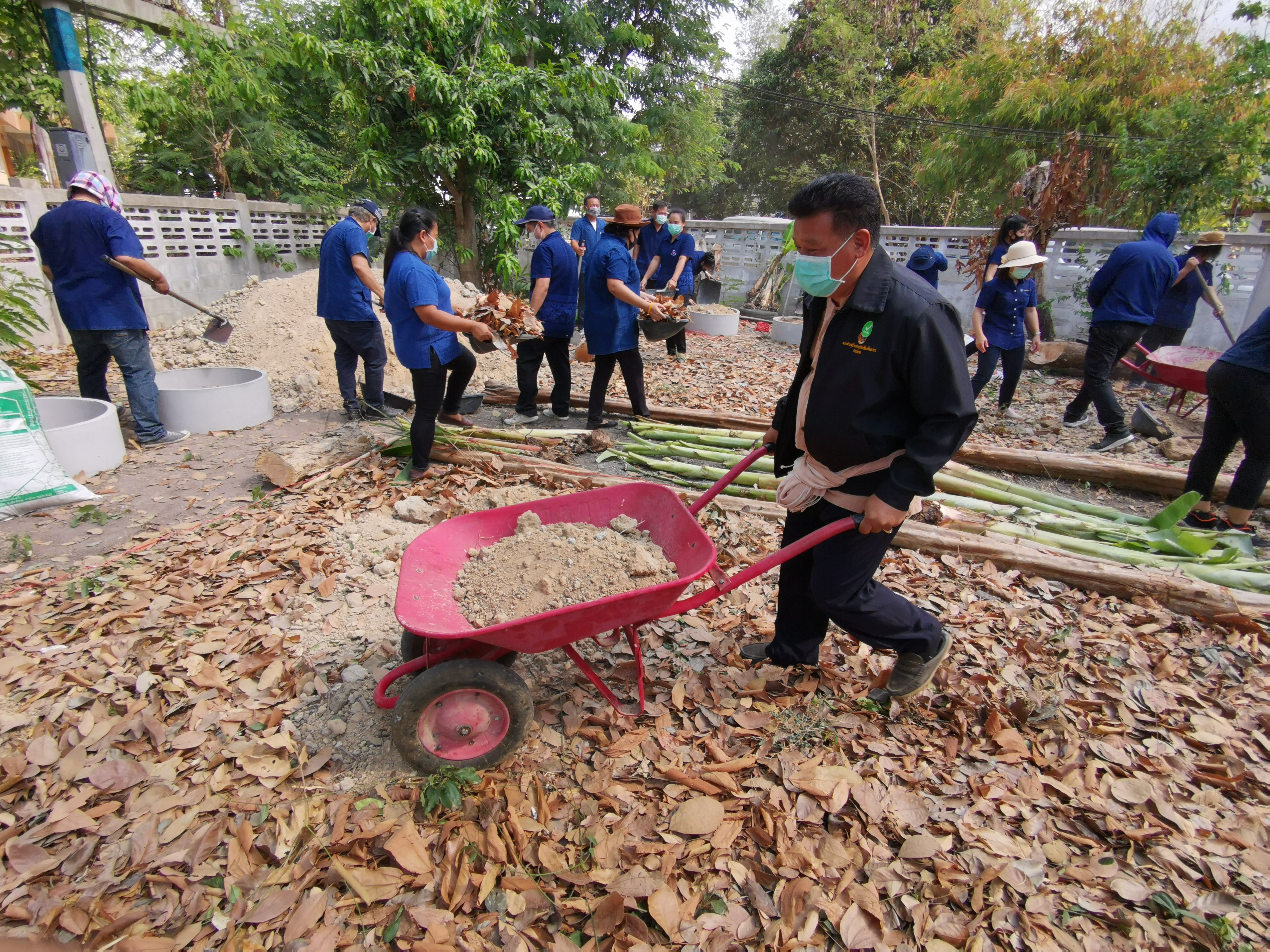 พช.ระยอง เปิดปฏิบัติการเอามื้อ บ้านนี้มีรัก ปลูกผักกินเอง