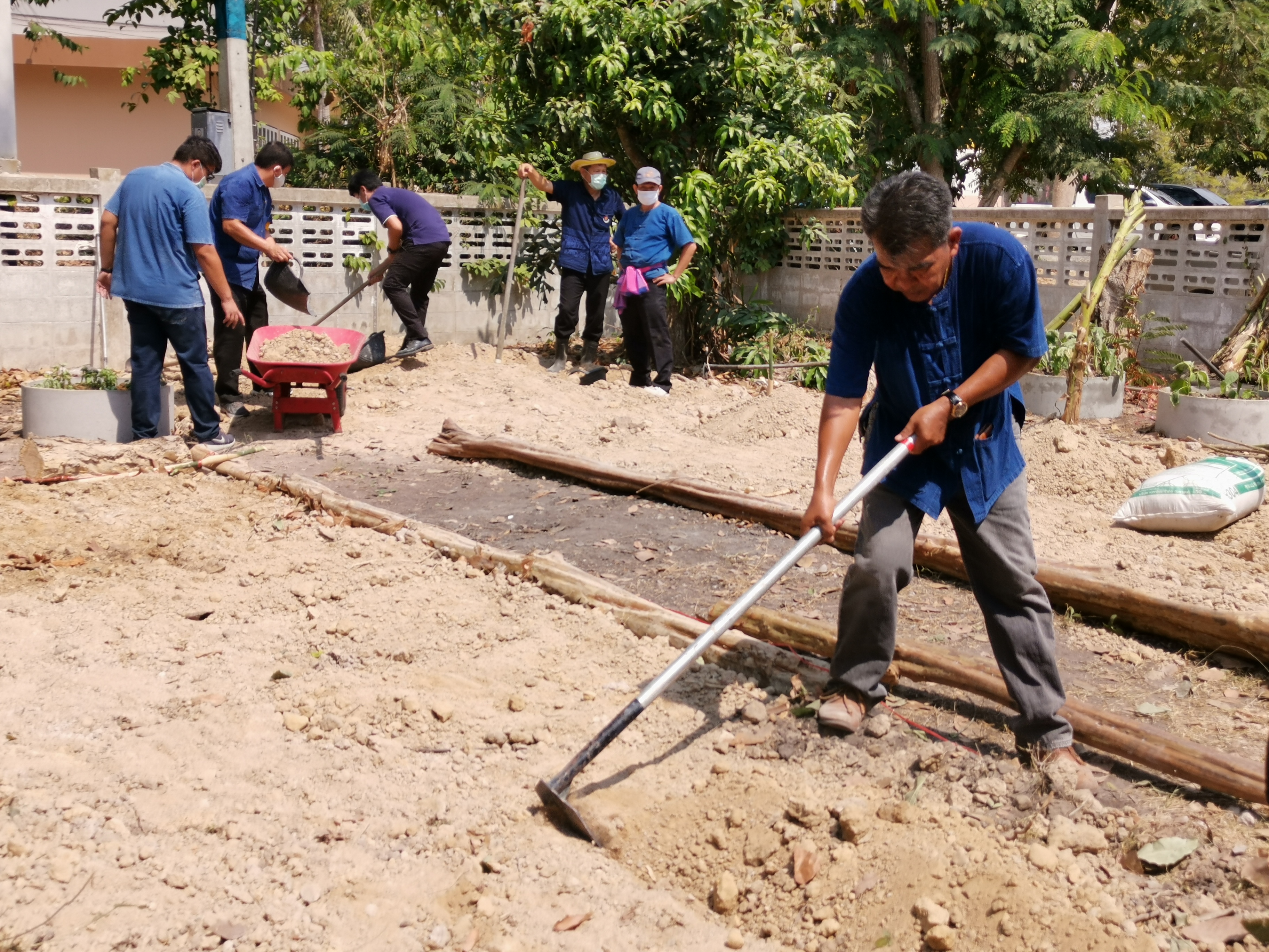 พช.ระยอง เปิดปฏิบัติการเอามื้อ บ้านนี้มีรัก ปลูกผักกินเอง