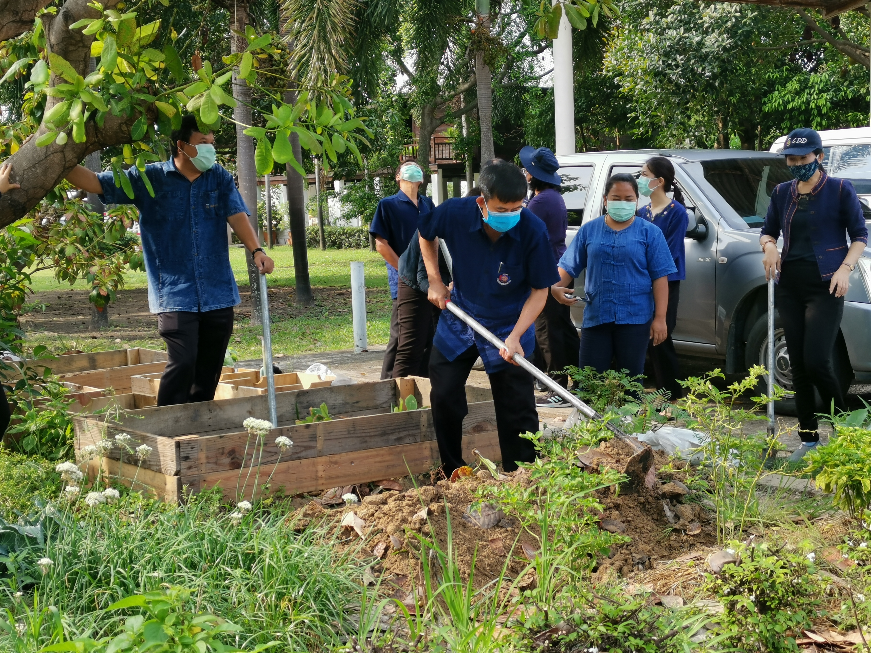 “จังหวัดระยอง Kick off ปฏิบัติการ “ปลูกผักสวนครัว เพื่อความมั่นคงทางอาหาร” สู้ภัยทุกวิกฤต …พอเพียงตามรอยพ่อ”