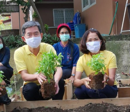 “จังหวัดระยอง Kick off ปฏิบัติการ “ปลูกผักสวนครัว เพื่อความมั่นคงทางอาหาร” สู้ภัยทุกวิกฤต …พอเพียงตามรอยพ่อ”