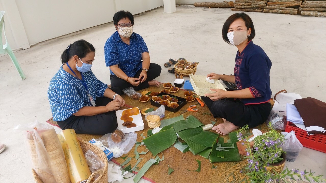 “พช.ระยอง จับมือหน่วยงานภาคี ผู้นำท้องที่ ผู้นำท้องถิ่น ร่วมใจกันปลูกผักสวนครัวบ้านพักนายอำเภอบ้านฉาง…ในกิจกรรมผู้นำต้องทำก่อน…ตามโครงการ ปลูกผักสวนครัว สร้างความมั่นคงทางอาหาร”