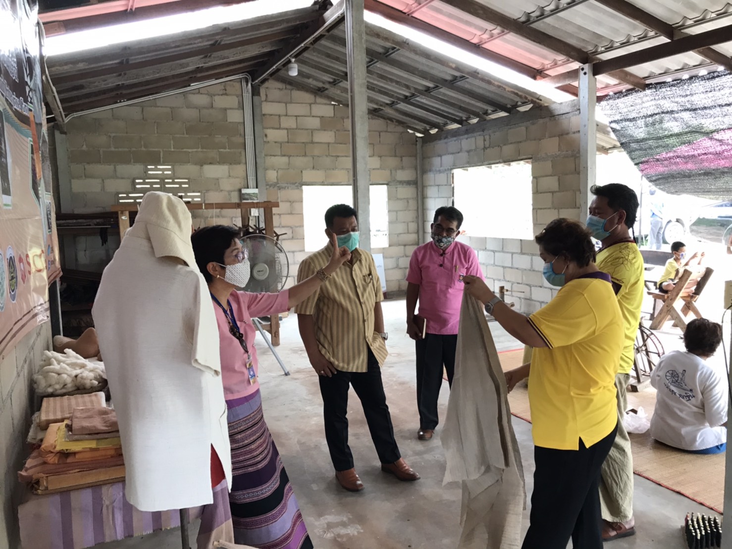 “พัฒนาการจังหวัดระยอง นำทีมพัฒนาชุมชนลงพื้นที่เยี่ยมเยือนกลุ่ม OTOP ที่ได้รับการส่งเสริม/สนับสนุนตามโครงการ KBO”