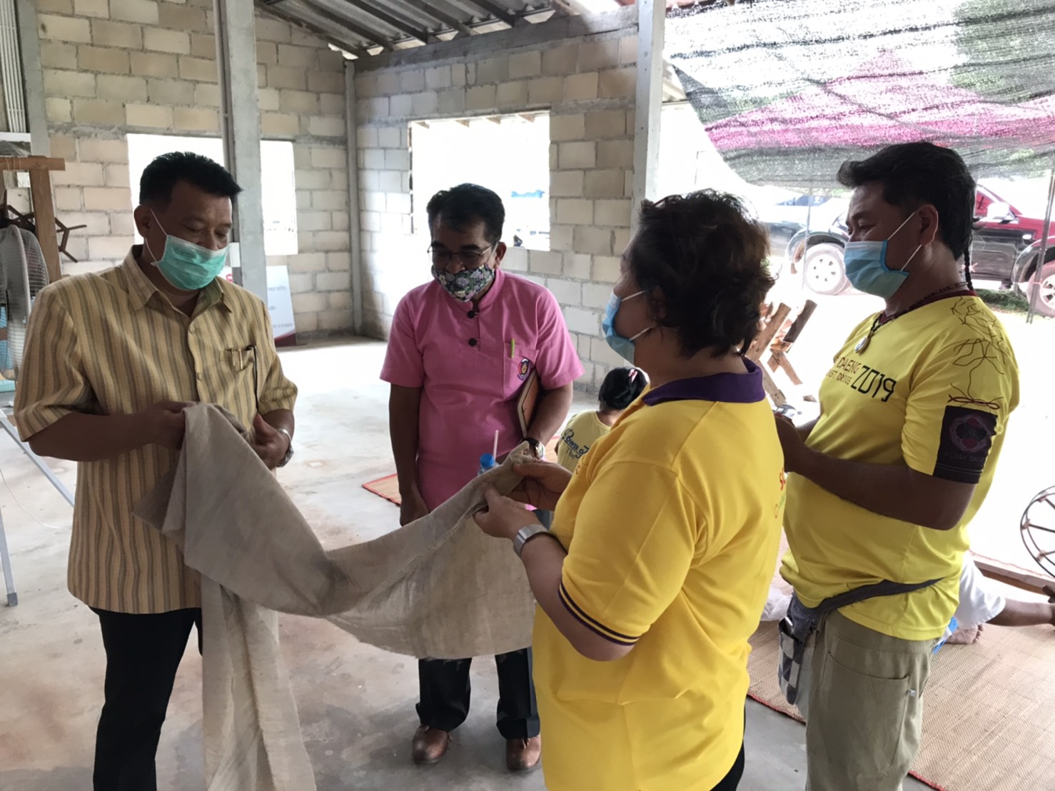 “พัฒนาการจังหวัดระยอง นำทีมพัฒนาชุมชนลงพื้นที่เยี่ยมเยือนกลุ่ม OTOP ที่ได้รับการส่งเสริม/สนับสนุนตามโครงการ KBO”