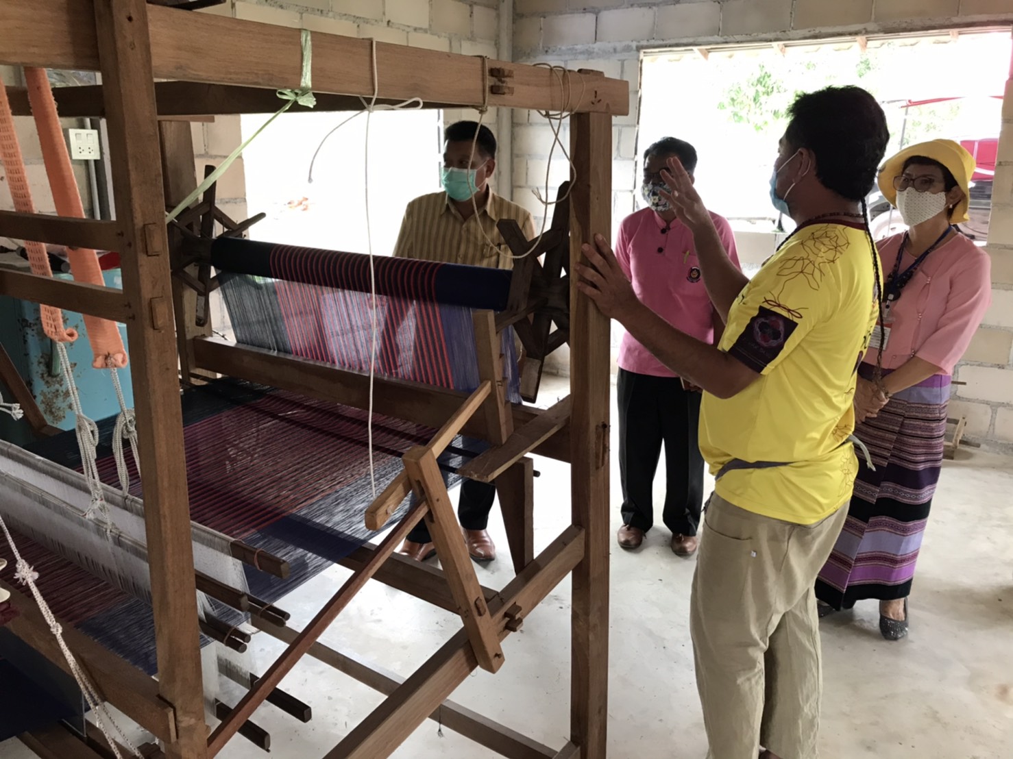 “พัฒนาการจังหวัดระยอง นำทีมพัฒนาชุมชนลงพื้นที่เยี่ยมเยือนกลุ่ม OTOP ที่ได้รับการส่งเสริม/สนับสนุนตามโครงการ KBO”