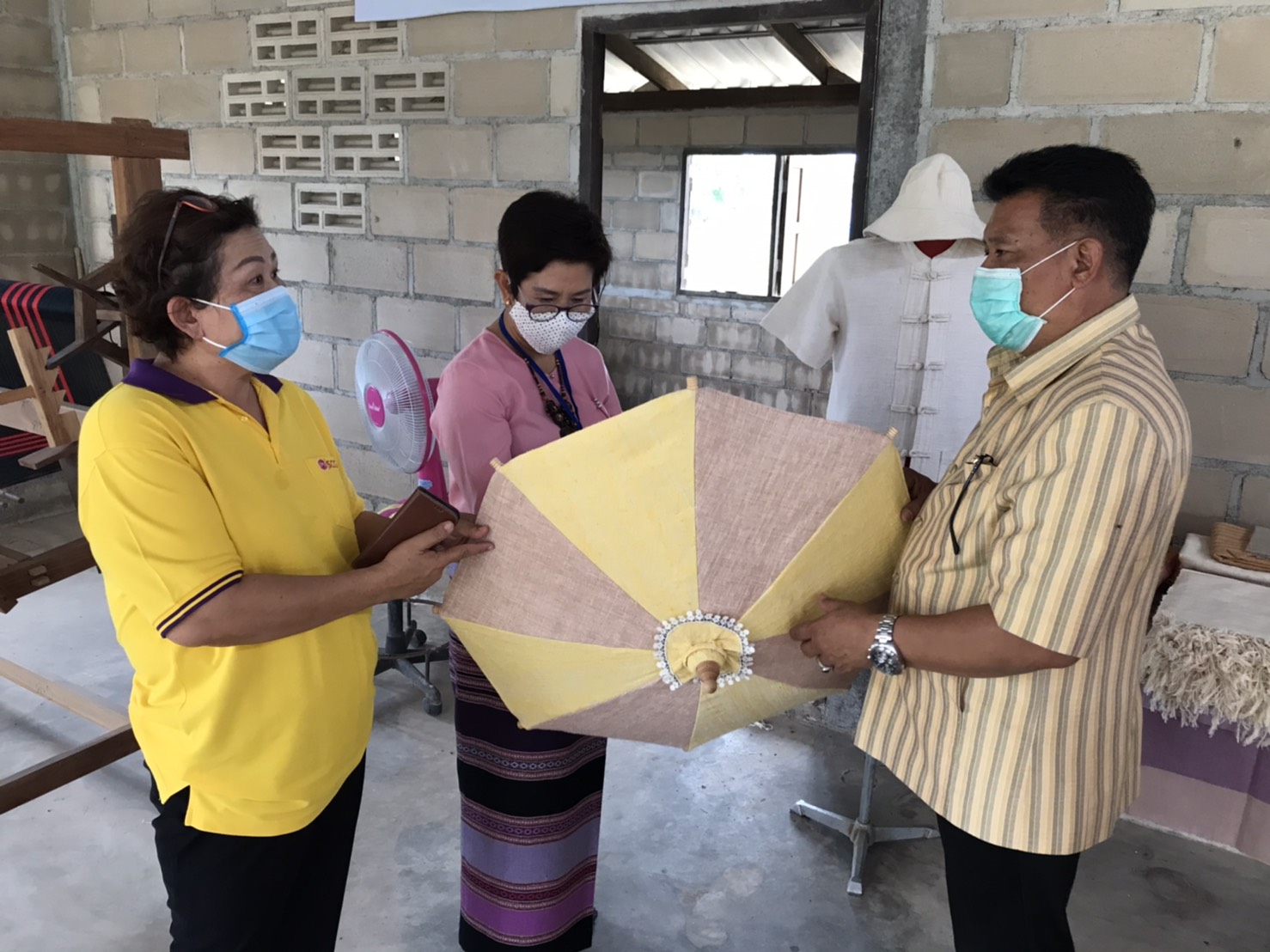 “พัฒนาการจังหวัดระยอง นำทีมพัฒนาชุมชนลงพื้นที่เยี่ยมเยือนกลุ่ม OTOP ที่ได้รับการส่งเสริม/สนับสนุนตามโครงการ KBO”