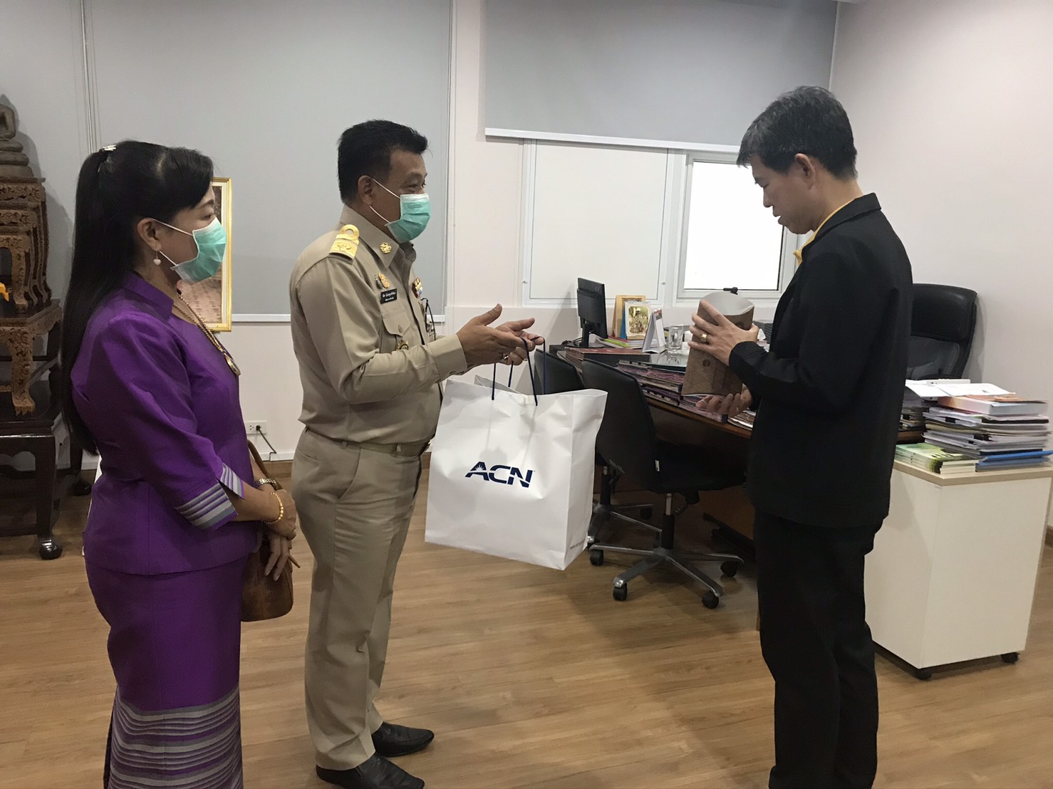 “พัฒนาการจังหวัดระยอง ทำพิธีสักการะสิ่งศักดิ์สิทธิ์ และเคารพพระบรมราชานุสาวรีย์รัชกาลที่ 5 และเข้าพบผู้บริหารจังหวัดระยอง เนื่องในโอกาสเข้ารับตำแหน่งใหม่”