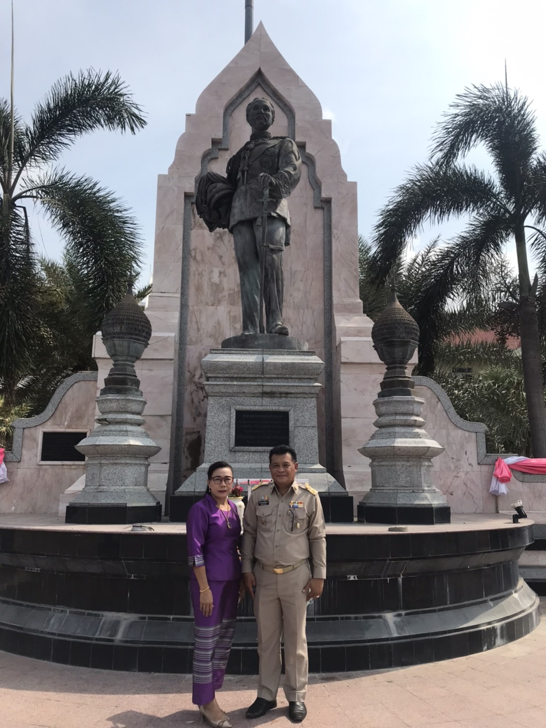 “พัฒนาการจังหวัดระยอง ทำพิธีสักการะสิ่งศักดิ์สิทธิ์ และเคารพพระบรมราชานุสาวรีย์รัชกาลที่ 5 และเข้าพบผู้บริหารจังหวัดระยอง เนื่องในโอกาสเข้ารับตำแหน่งใหม่”