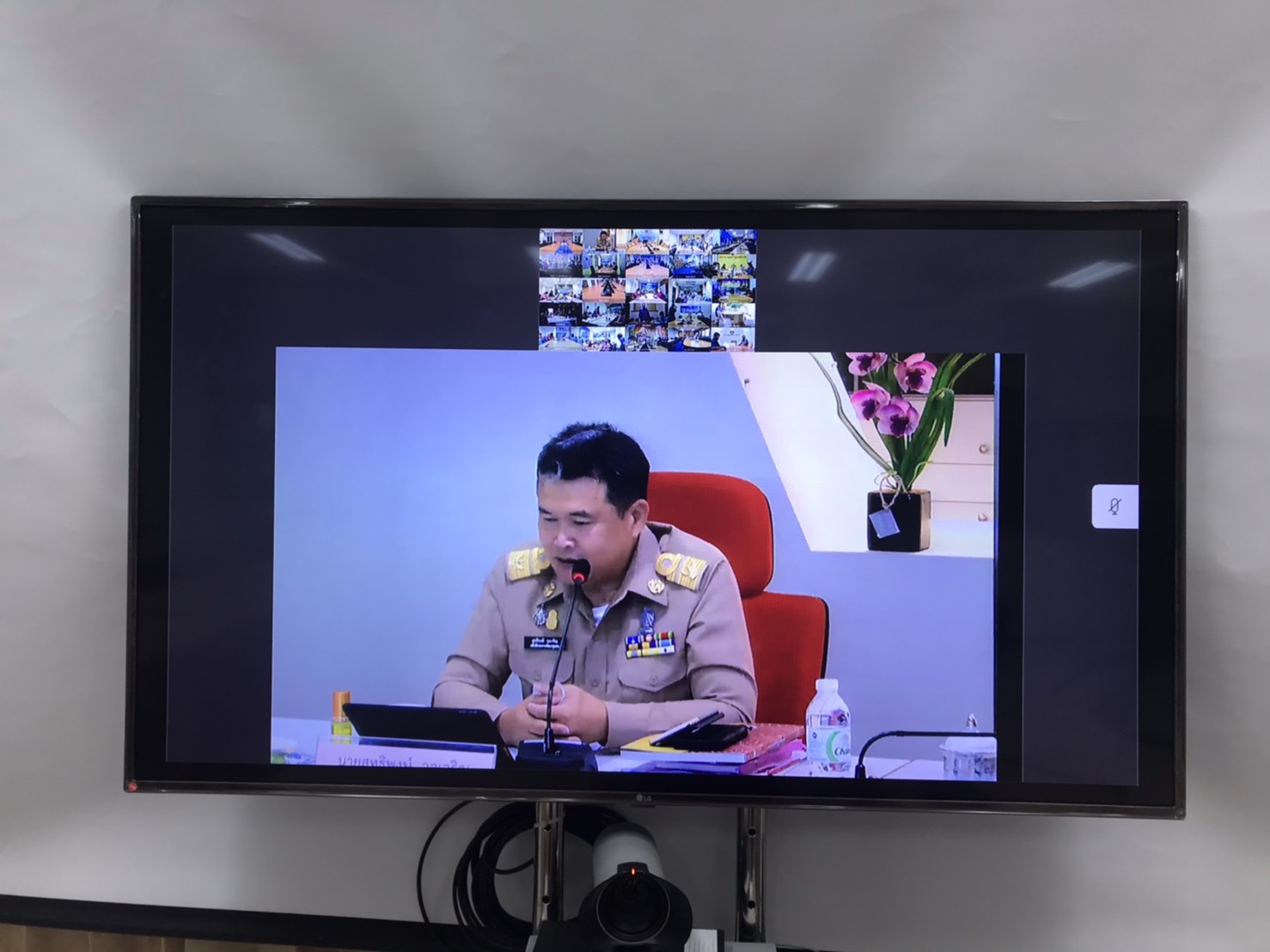 พช.จังหวัดระยอง รับฟังการประชุมกรมการพัฒนาชุมชน ครั้งที่ 4/2563 ผ่านระบบวีดิทัศน์ทางไกล (Video Conference)