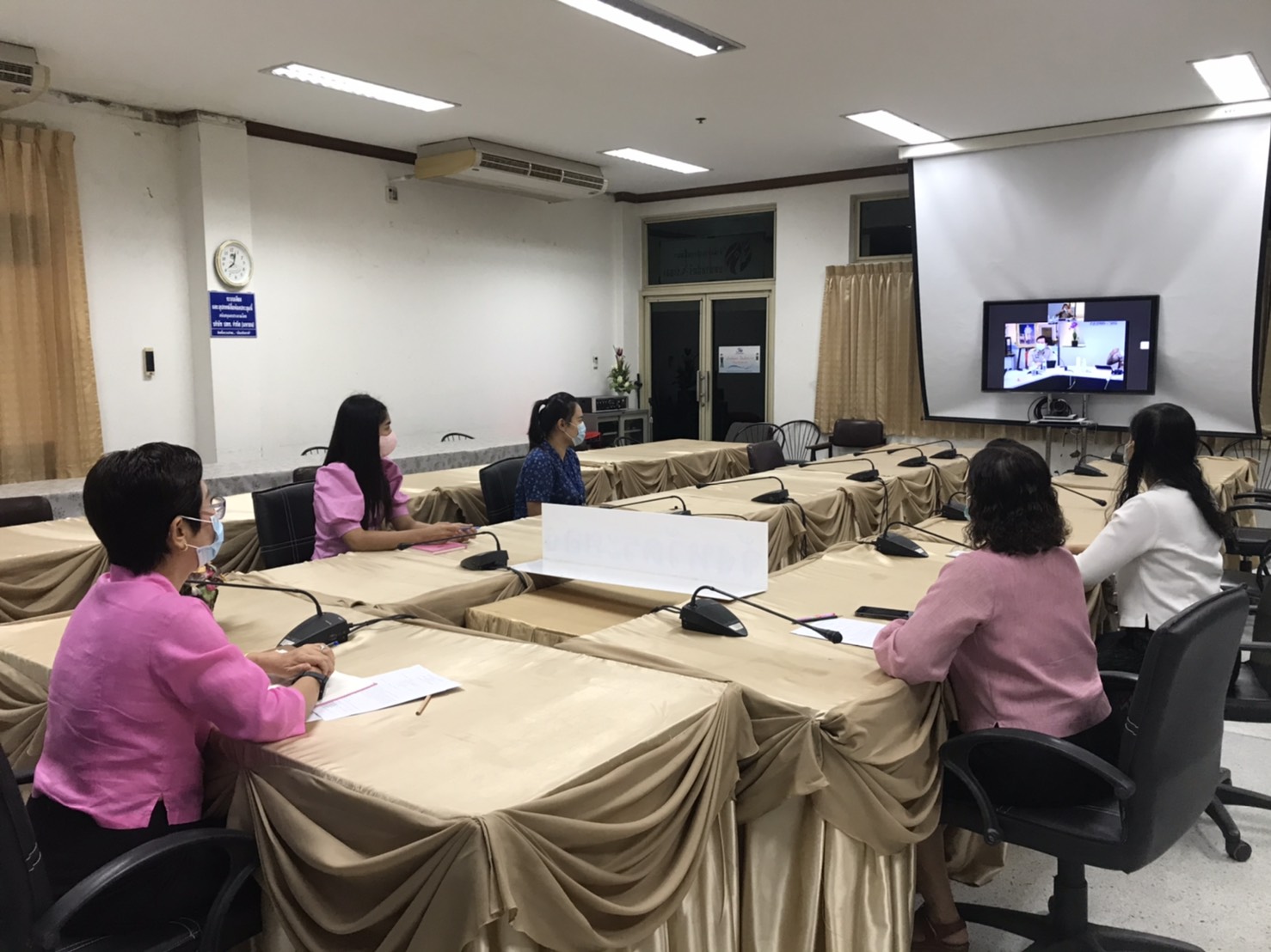 พช.จังหวัดระยอง รับฟังการประชุมกรมการพัฒนาชุมชน ครั้งที่ 4/2563 ผ่านระบบวีดิทัศน์ทางไกล (Video Conference)