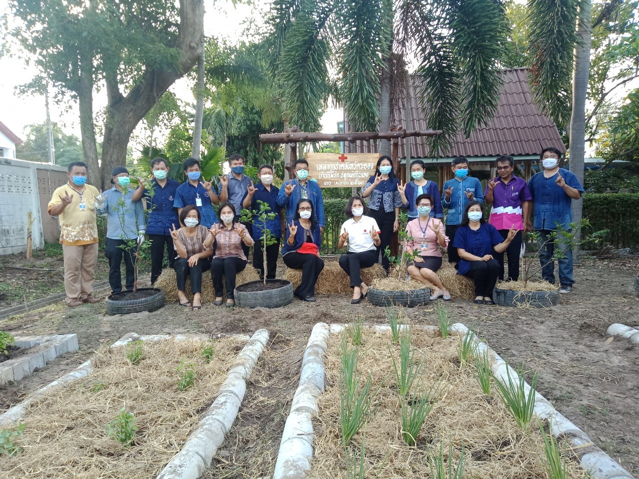 “เหล่ากาชาดจังหวัดระยอง Kick off  ปฏิบัติการ “ปลูกผักสวนครัว เพื่อความมั่นคงทางอาหาร” สู้ภัยทุกวิกฤต …พอเพียงตามรอยพ่อ”