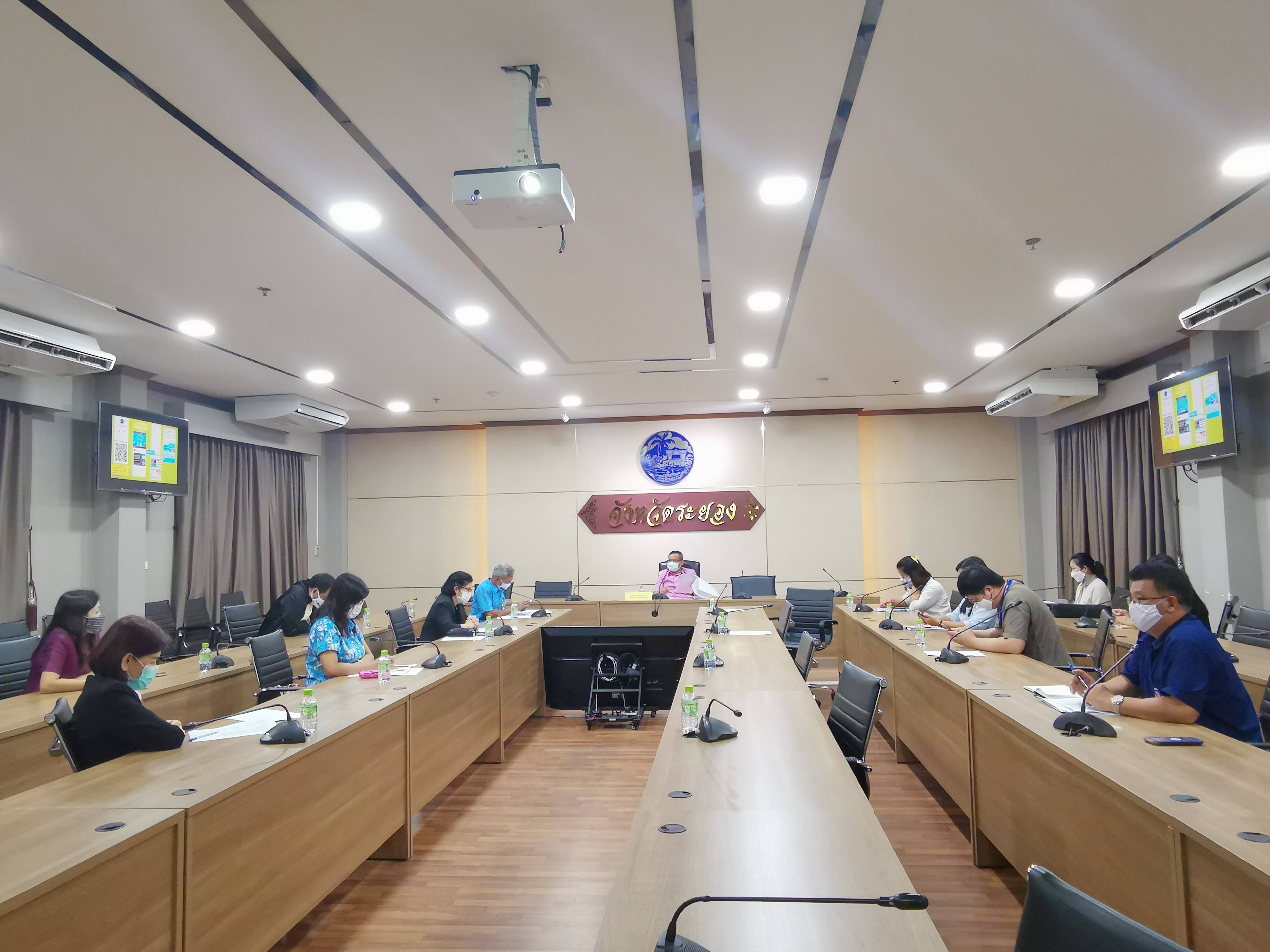 “พัฒนาการจังหวัดระยอง ประชุมคณะทำงานเผยแพร่ประชาสัมพันธ์การป้องกันควบคุมแก้ไขการแพร่ระบาดของเชื้อไวรัสโคโรนา 2019 (COVID-19) ผ่านทางกลุ่ม Line Official Account “Rayong Fight Covid””