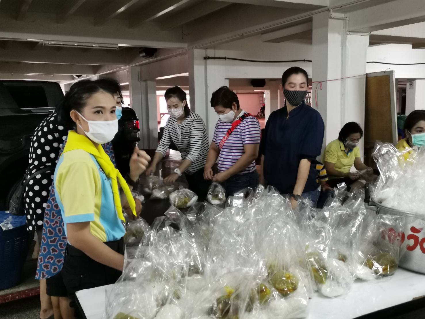 “พช.จังหวัดระยอง ร่วมกิจกรรมบรรจุอาหาร ส่งต่อให้กับผู้ด้อยโอกาสในสถานการณ์โควิด -19”