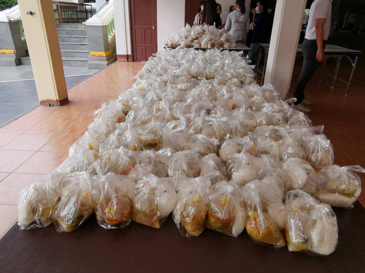 “พช.จังหวัดระยอง ร่วมกิจกรรมบรรจุอาหาร ส่งต่อให้กับผู้ด้อยโอกาสในสถานการณ์โควิด -19”