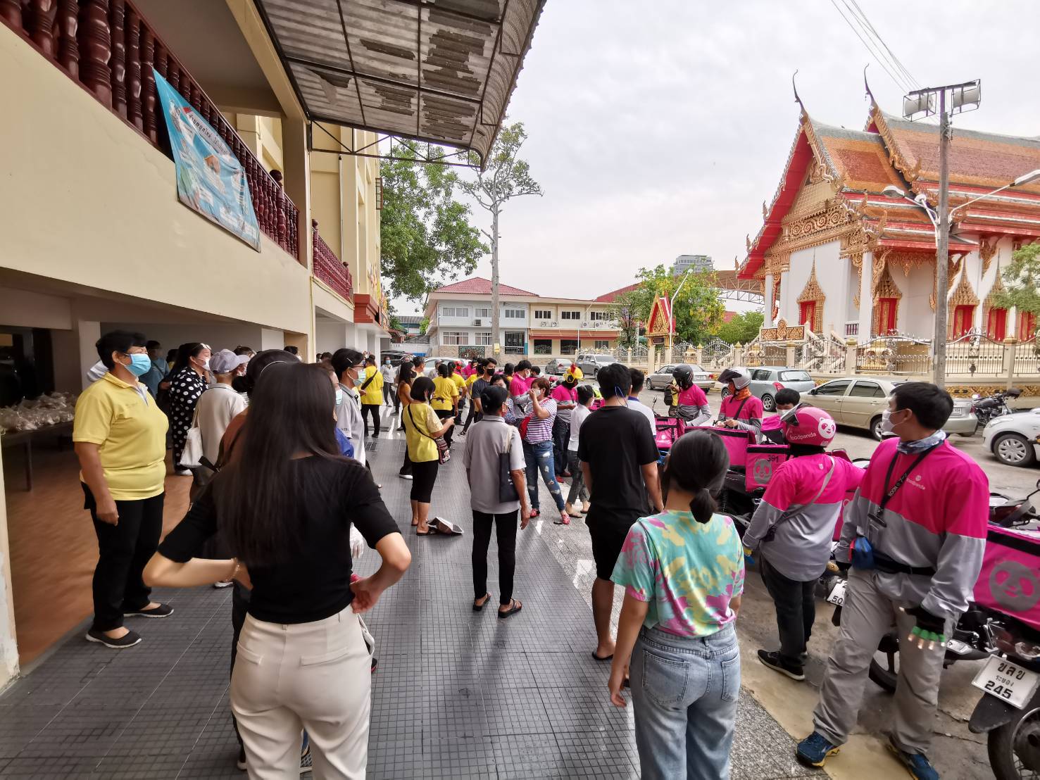 “พช.จังหวัดระยอง ร่วมกิจกรรมบรรจุอาหาร ส่งต่อให้กับผู้ด้อยโอกาสในสถานการณ์โควิด -19”