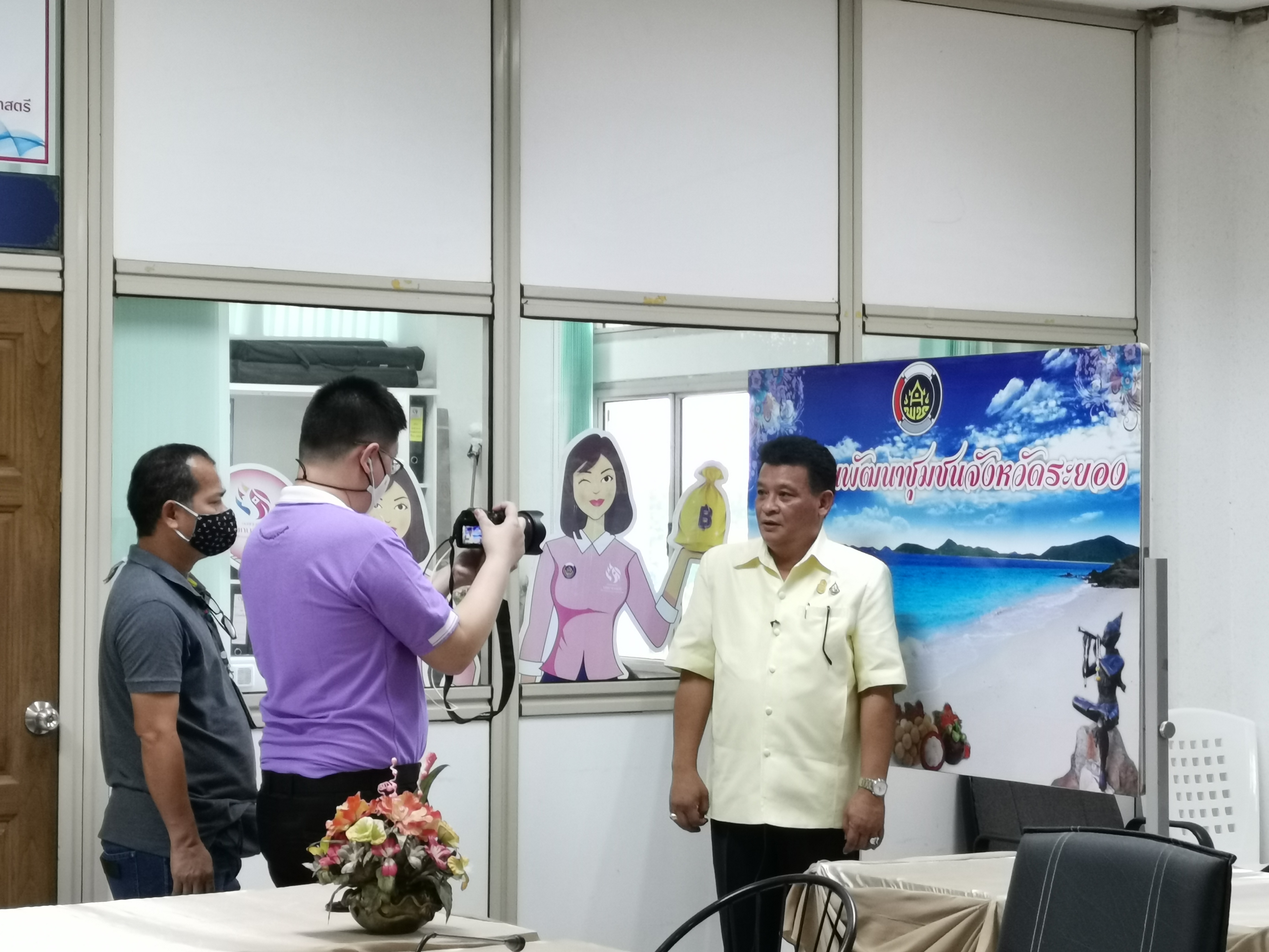 “พัฒนาชุมชนจังหวัดระยอง เริ่ม Live สด ขายสินค้าโอทอประยอง ครั้งแรก !!! แล้ว..วันนี้ ”