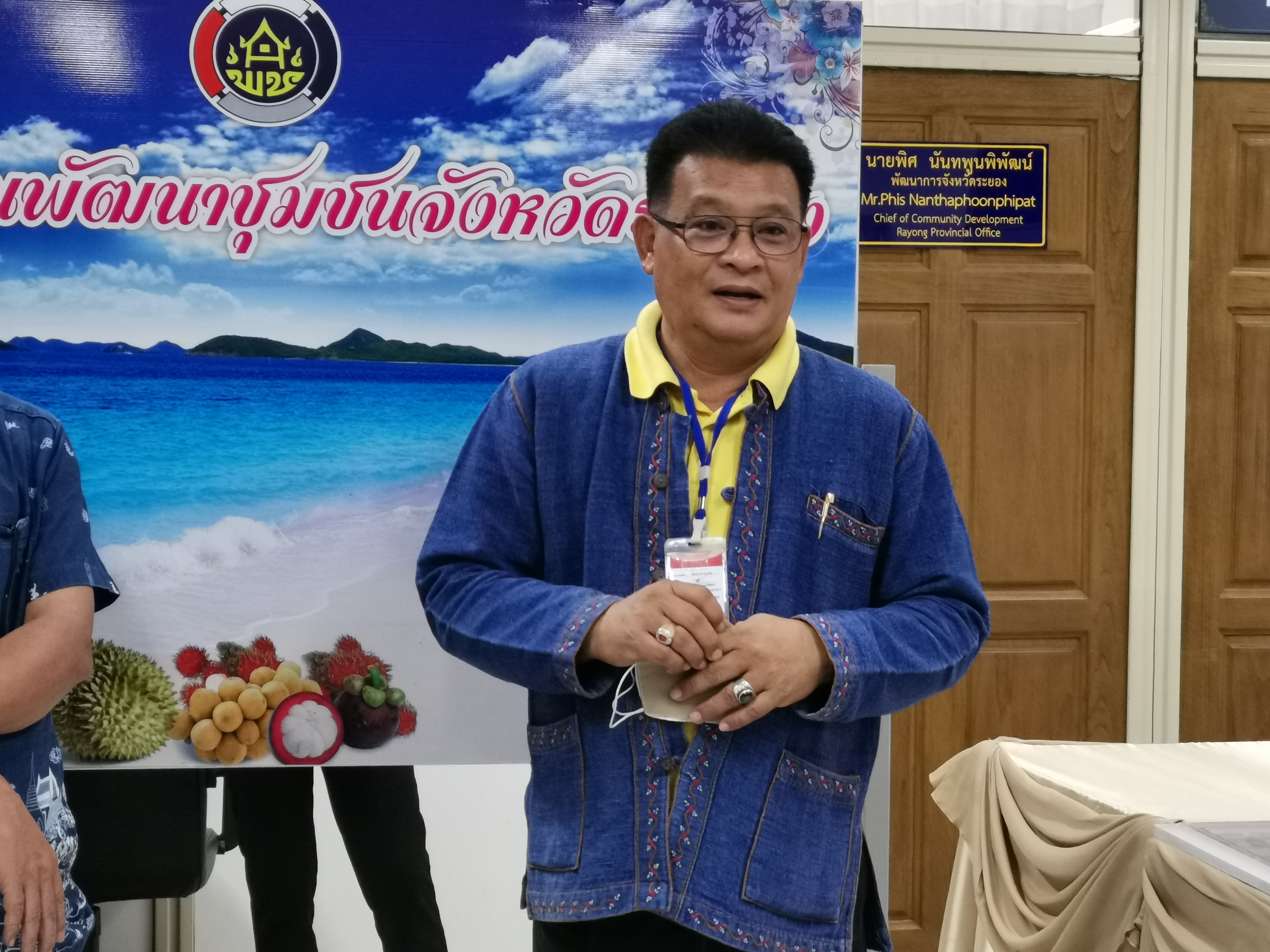 พัฒนาชุมชนร่วมแสดงความยินดีที่ข้าราชการระดับชำนาญพิเศษได้ย้ายตามความประสงค์