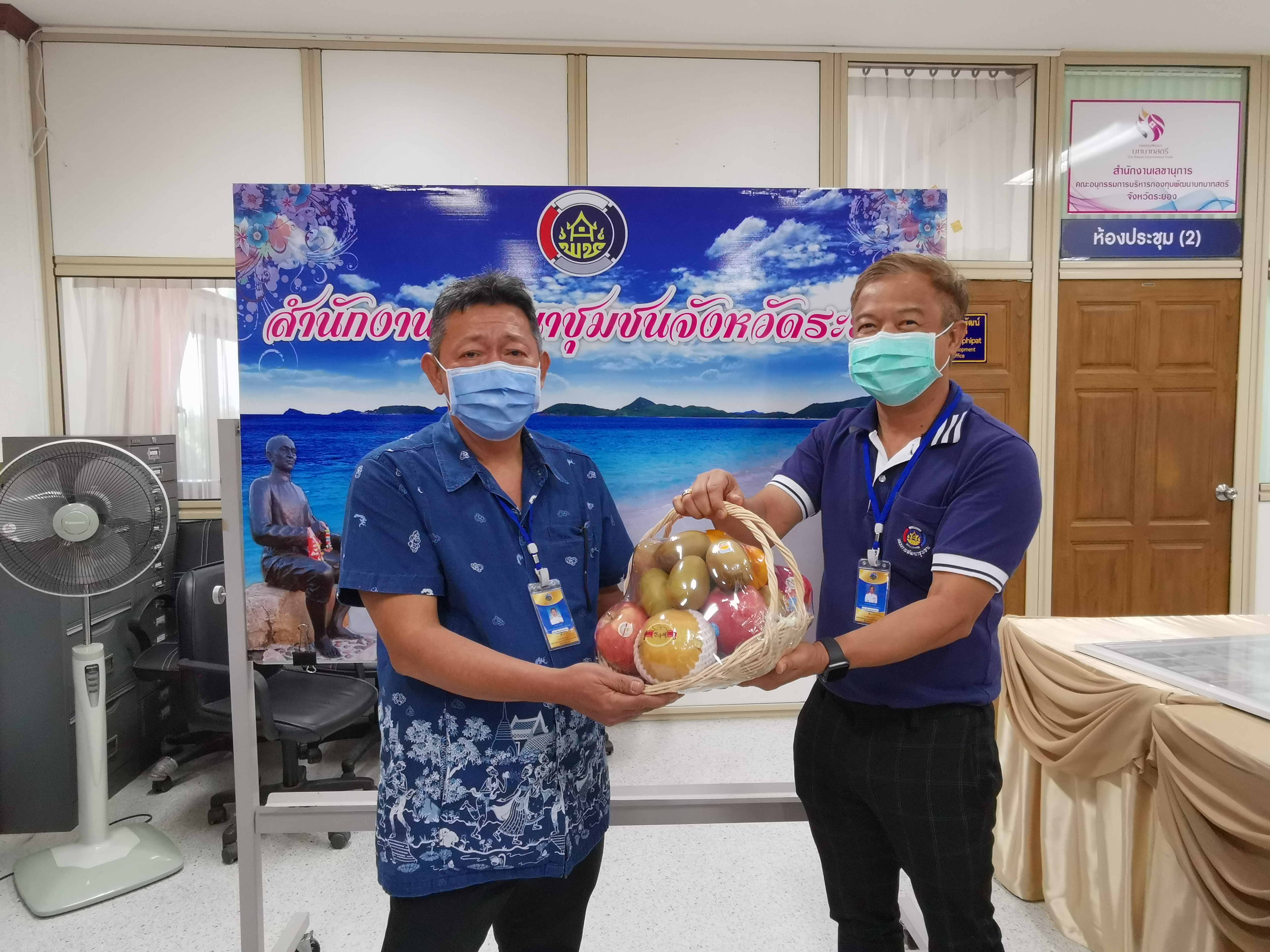 พัฒนาชุมชนร่วมแสดงความยินดีที่ข้าราชการระดับชำนาญพิเศษได้ย้ายตามความประสงค์