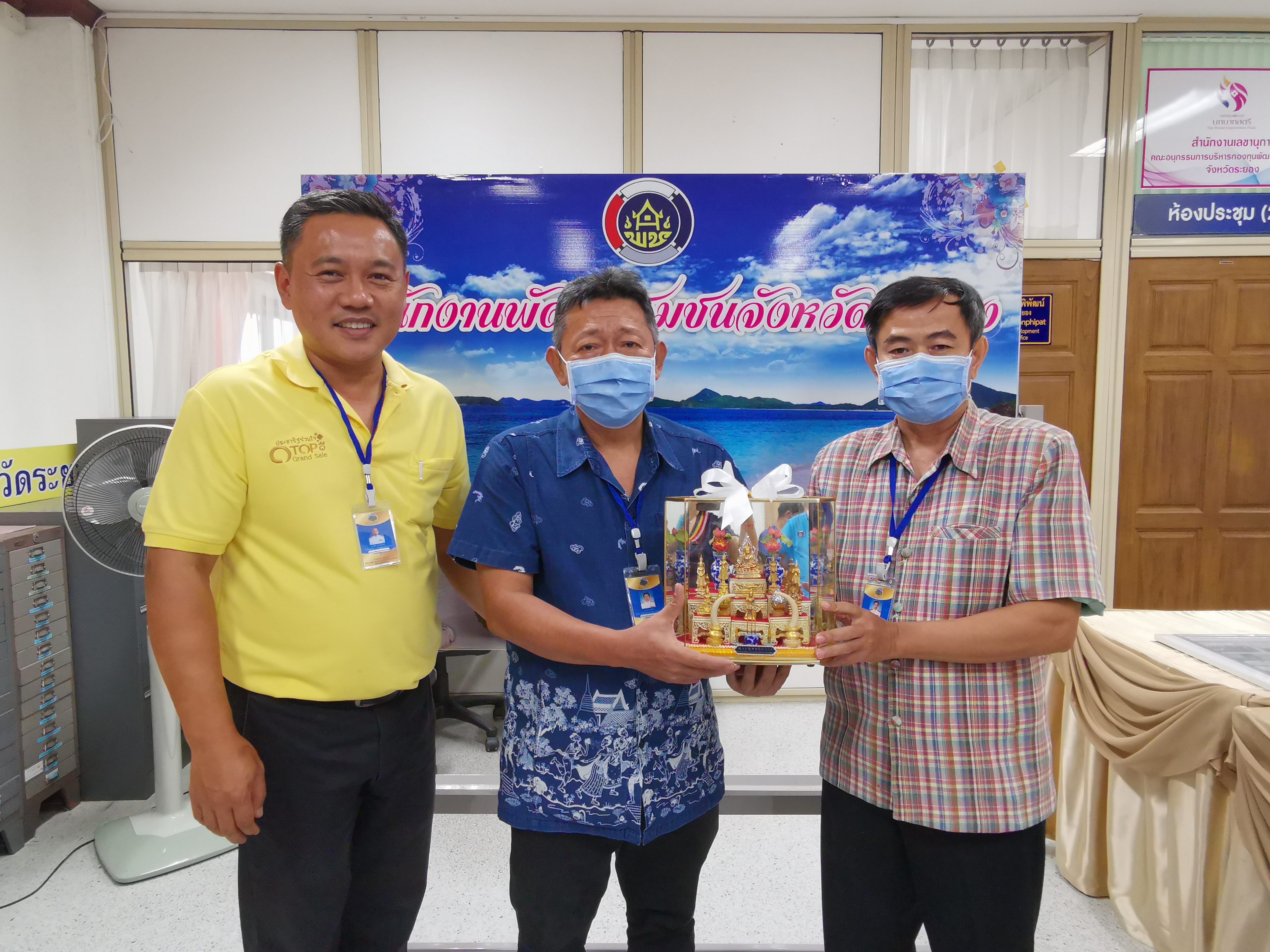 พัฒนาชุมชนร่วมแสดงความยินดีที่ข้าราชการระดับชำนาญพิเศษได้ย้ายตามความประสงค์