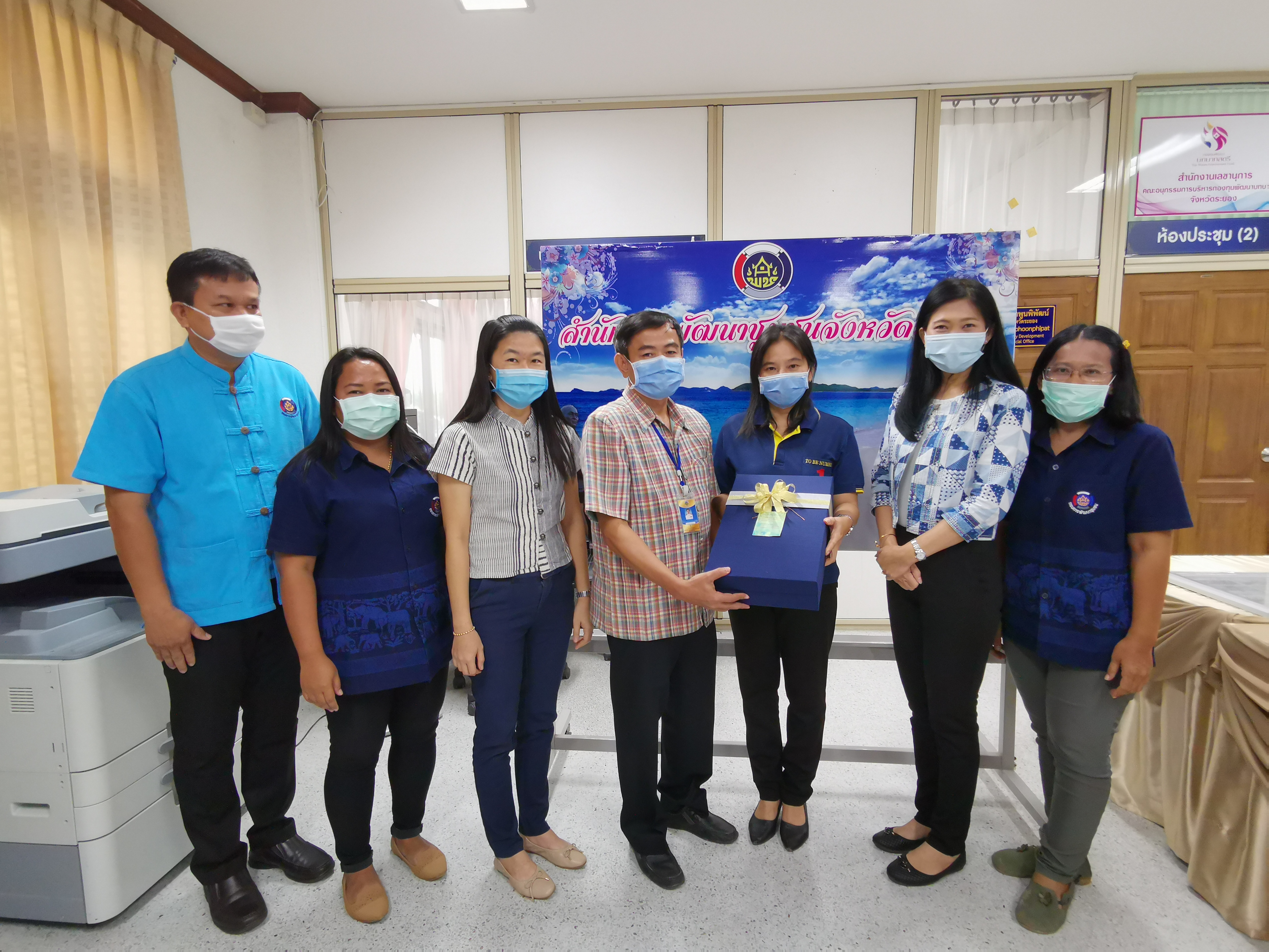 พัฒนาชุมชนร่วมแสดงความยินดีที่ข้าราชการระดับชำนาญพิเศษได้ย้ายตามความประสงค์