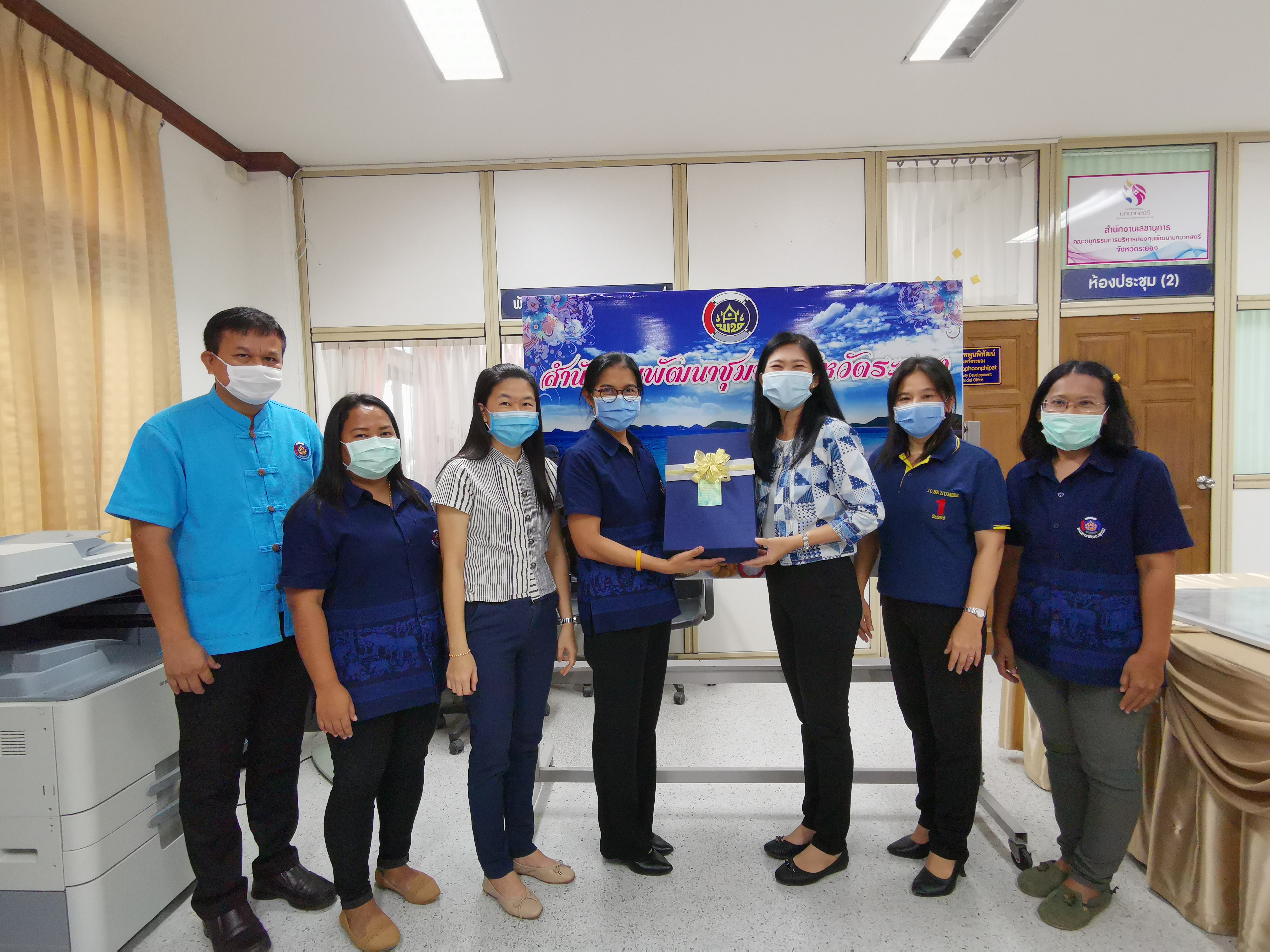 พัฒนาชุมชนร่วมแสดงความยินดีที่ข้าราชการระดับชำนาญพิเศษได้ย้ายตามความประสงค์