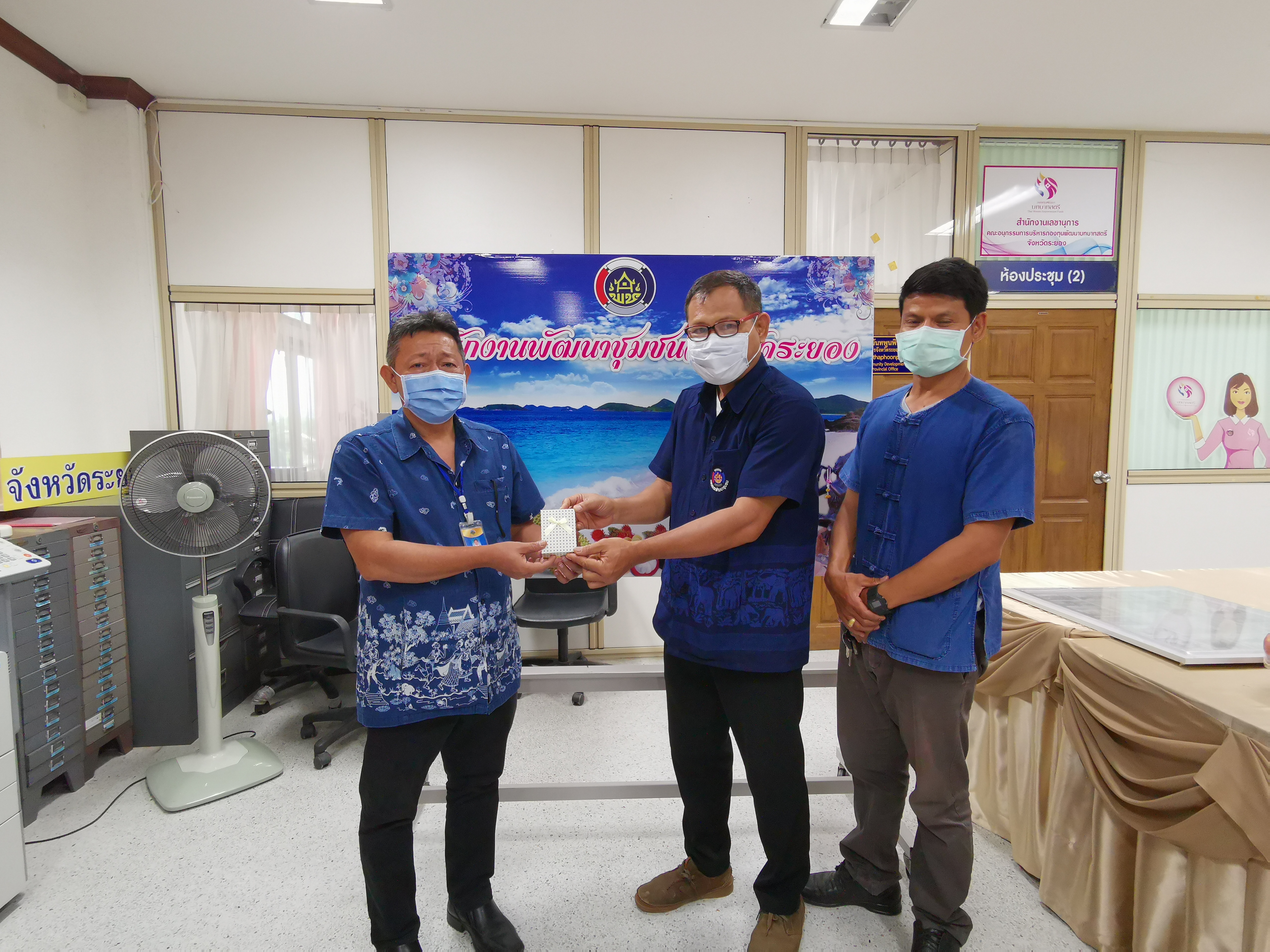 พัฒนาชุมชนร่วมแสดงความยินดีที่ข้าราชการระดับชำนาญพิเศษได้ย้ายตามความประสงค์