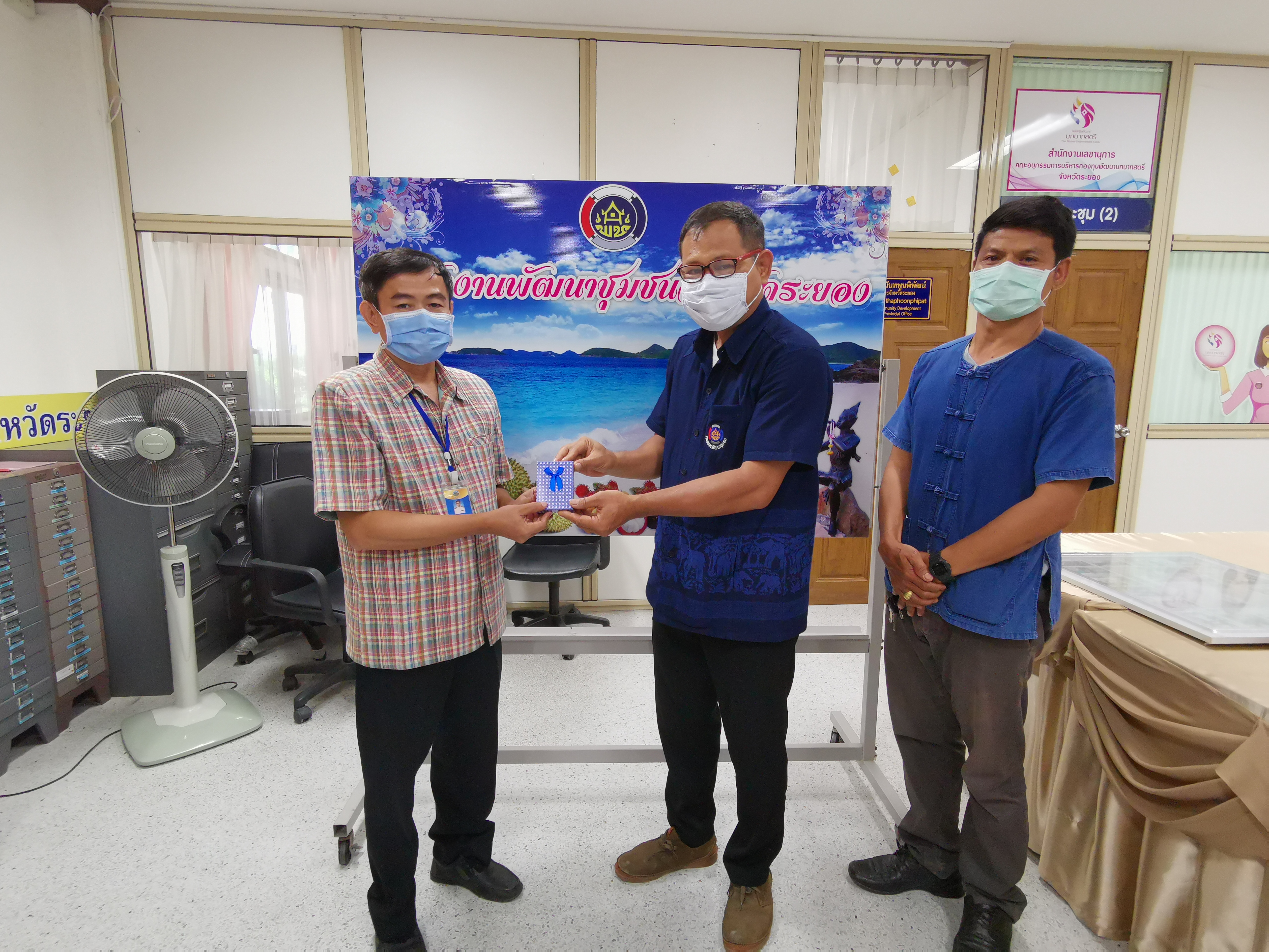 พัฒนาชุมชนร่วมแสดงความยินดีที่ข้าราชการระดับชำนาญพิเศษได้ย้ายตามความประสงค์