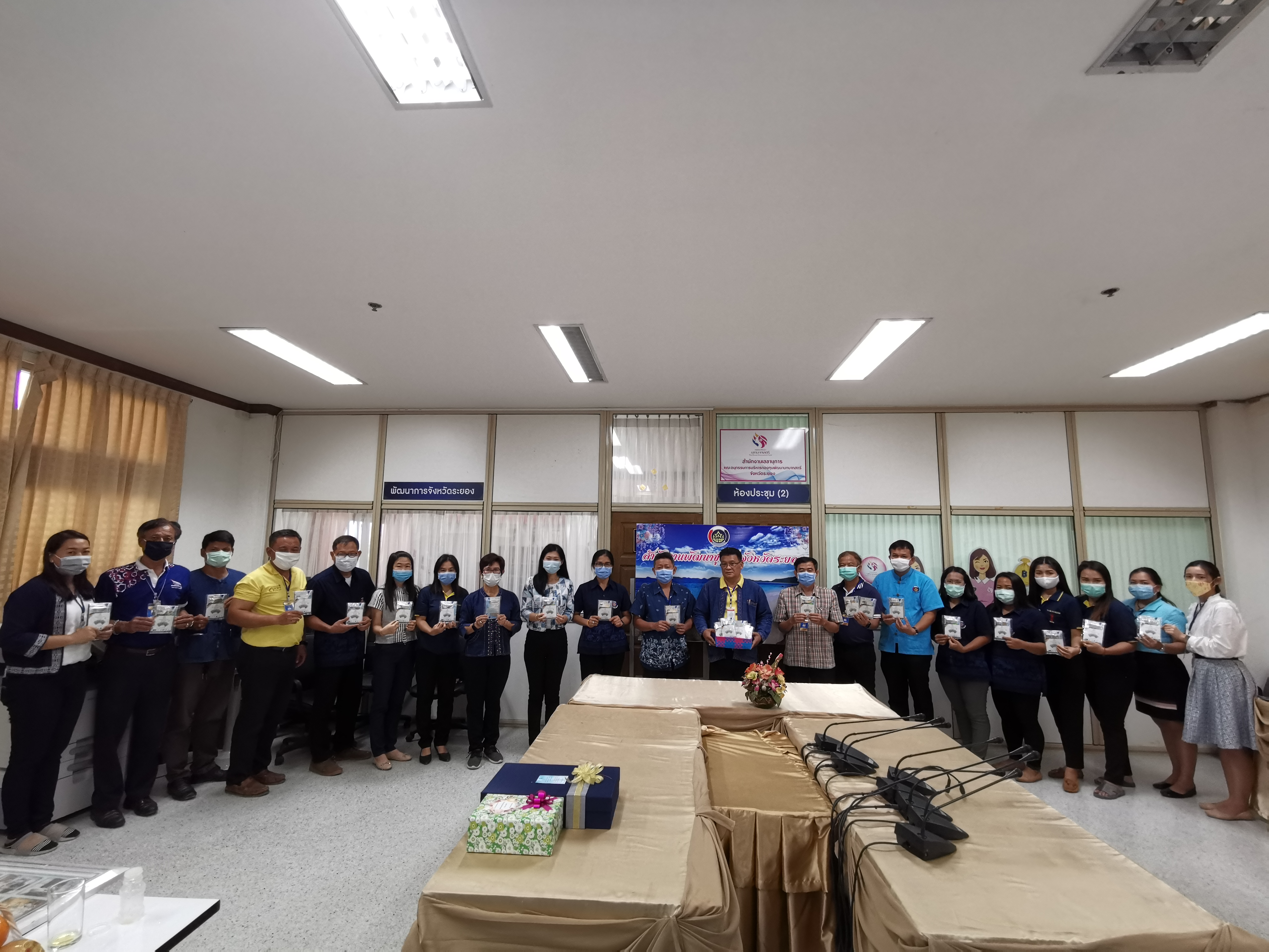 พัฒนาชุมชนร่วมแสดงความยินดีที่ข้าราชการระดับชำนาญพิเศษได้ย้ายตามความประสงค์