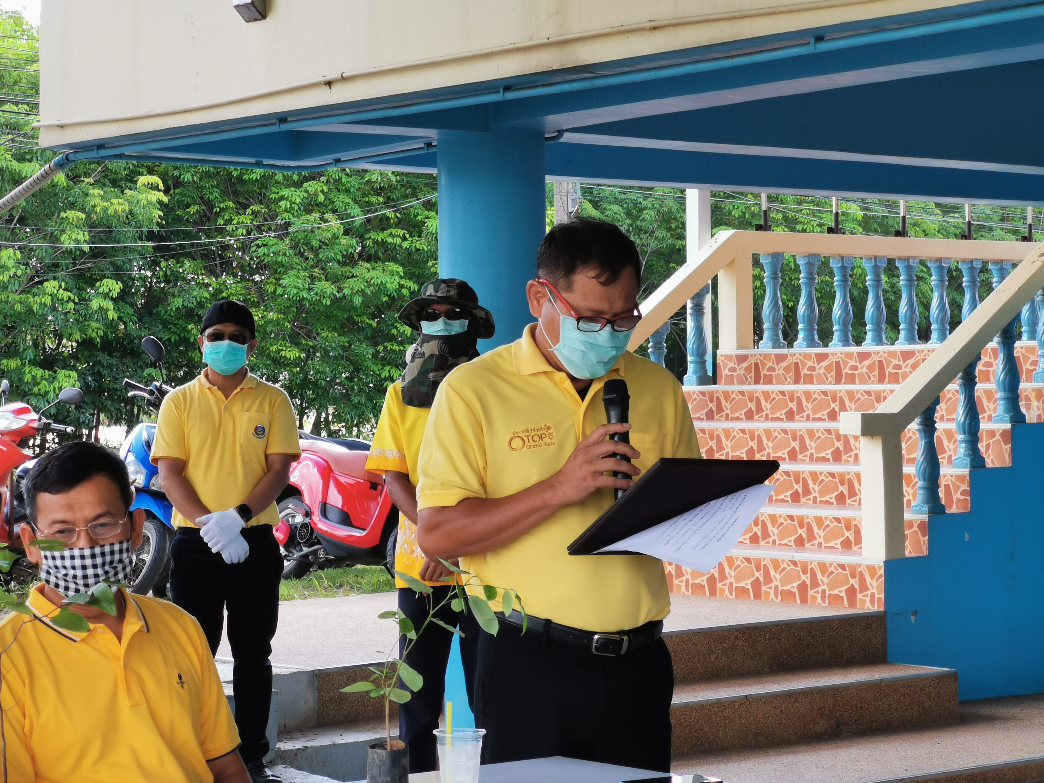 พช.ระยอง จัดกิจกรรมปลูกป่าเฉลิมพระเกียรติ เนื่องในโอกาสมหามงคลพระราชพิธีบรมราชาภิเษก ครบรอบ 1 ปี