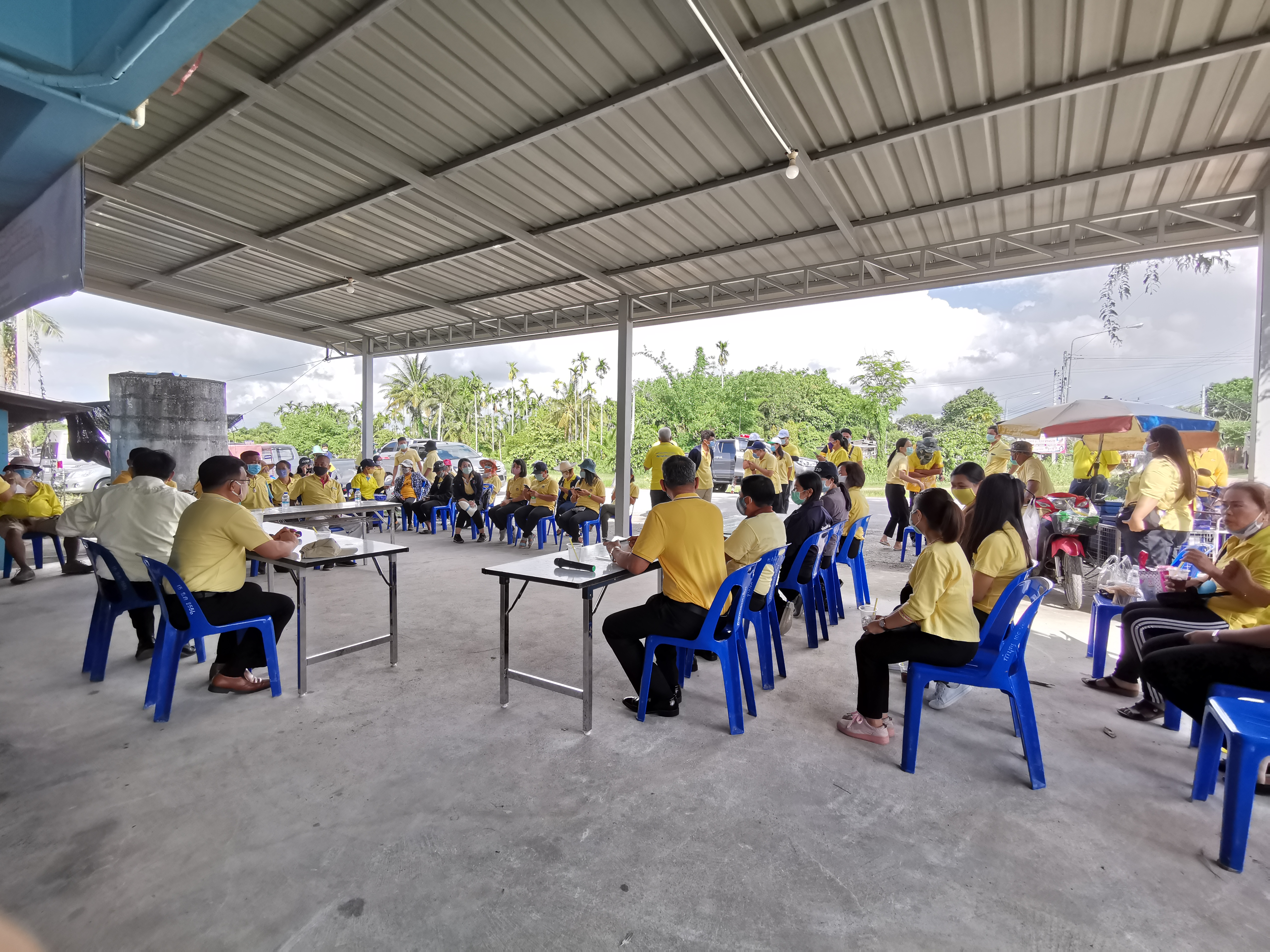 พช.ระยอง จัดกิจกรรมปลูกป่าเฉลิมพระเกียรติ เนื่องในโอกาสมหามงคลพระราชพิธีบรมราชาภิเษก ครบรอบ 1 ปี