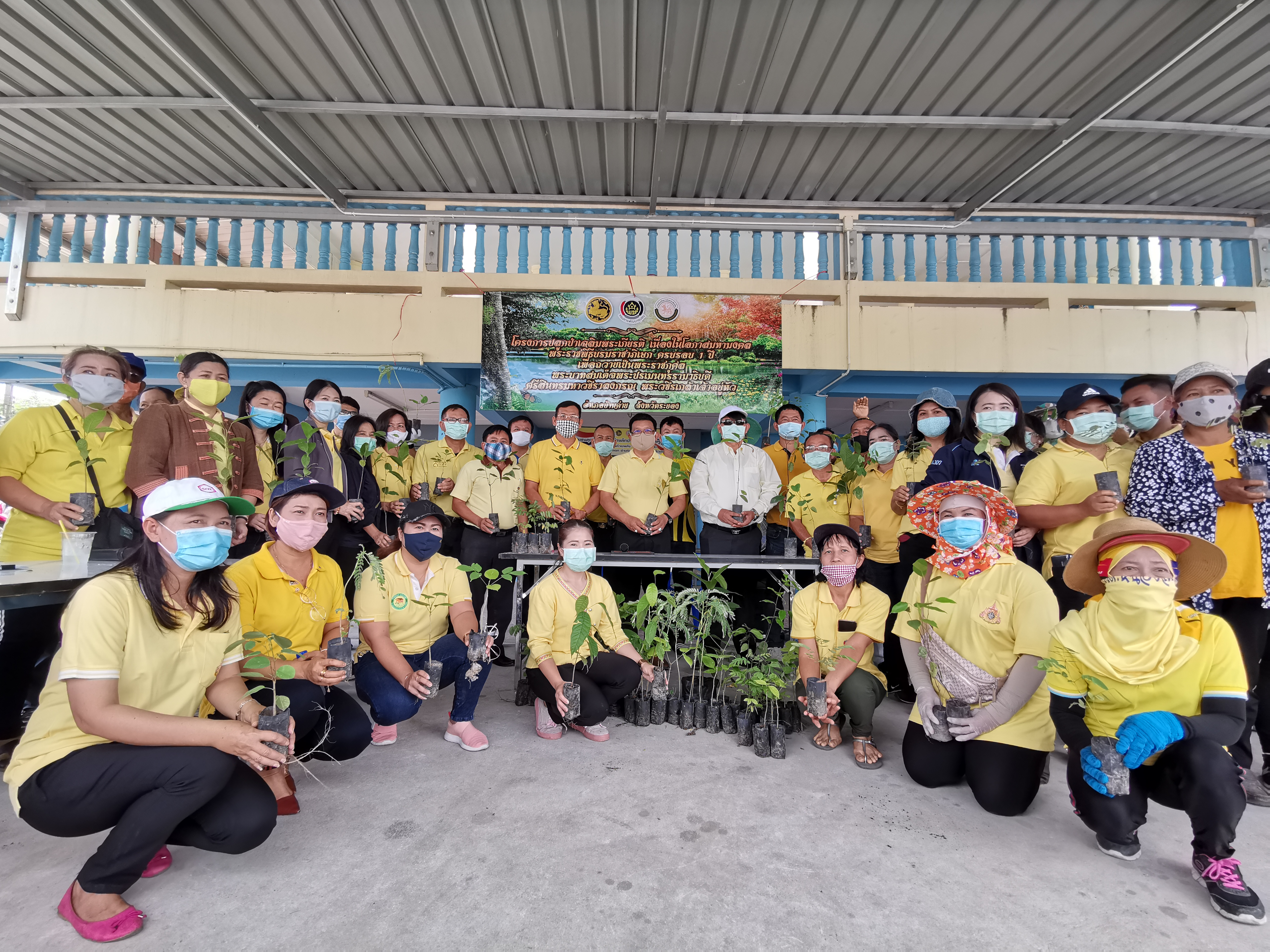 พช.ระยอง จัดกิจกรรมปลูกป่าเฉลิมพระเกียรติ เนื่องในโอกาสมหามงคลพระราชพิธีบรมราชาภิเษก ครบรอบ 1 ปี