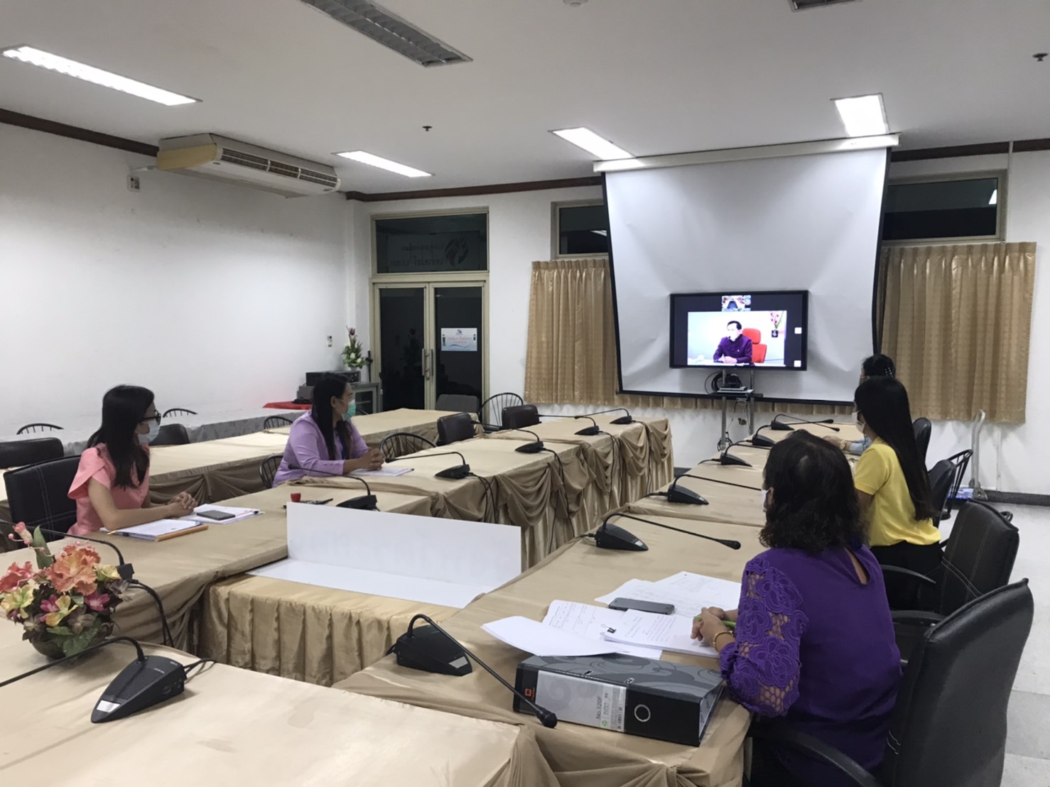 ?? “พช.ระยอง ร่วมรับชมการประชุมชี้แจง เร่งรัด กำกับ ติดตาม การดำเนินงานกองทุนพัฒนาบทบาทสตรี ครั้งที่ 5/2563