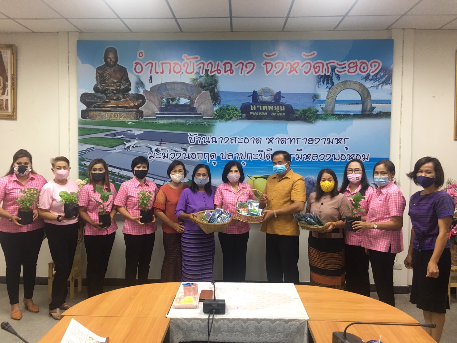 ?? “พัฒนาชุมชนจังหวัดระยอง ลงพื้น..ที่เฟ้นคัดเลือกคนกองทุนพัฒนาบทบาทสตรีดีเด่น ปี 2563 (วันที่ 2)”