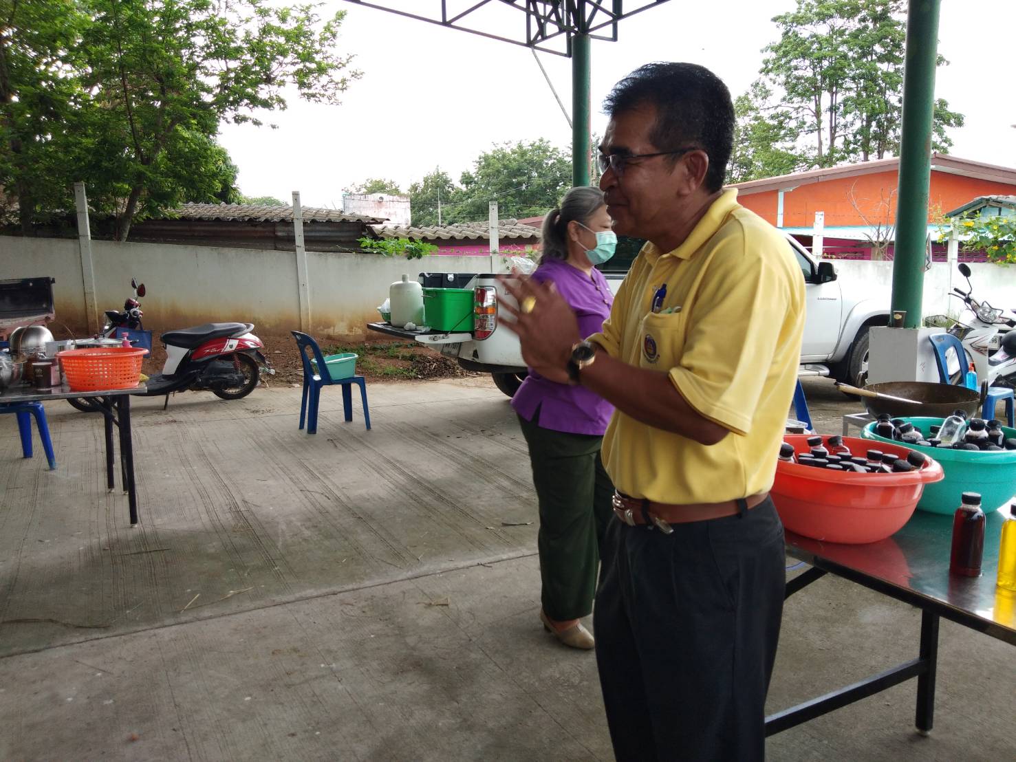 พช.อำเภอปลวกแดง สนับสนุนเงินอุดหนุนกองทุนสตรีส่งเสริมอาชีพ ในโครงการห่างไกลโควิด-19 ส่งเสริมครอบครัวสตรี “ล้อมรัก ปลูกผักกินเอง”