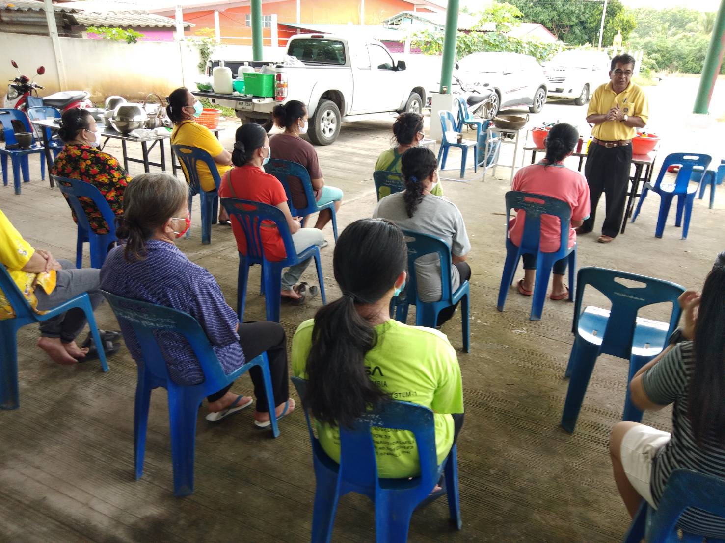 พช.อำเภอปลวกแดง สนับสนุนเงินอุดหนุนกองทุนสตรีส่งเสริมอาชีพ ในโครงการห่างไกลโควิด-19 ส่งเสริมครอบครัวสตรี “ล้อมรัก ปลูกผักกินเอง”