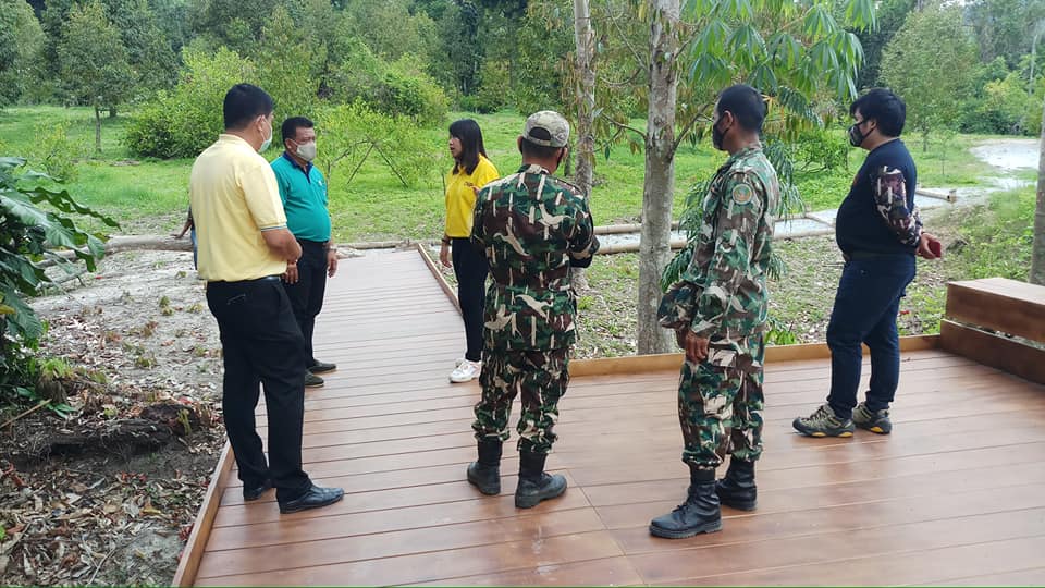 พช.จังหวัดระยอง  เยี่ยมพื้นที่ในสถานการณ์โควิด -19”