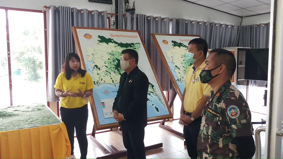 พช.จังหวัดระยอง  เยี่ยมพื้นที่ในสถานการณ์โควิด -19”