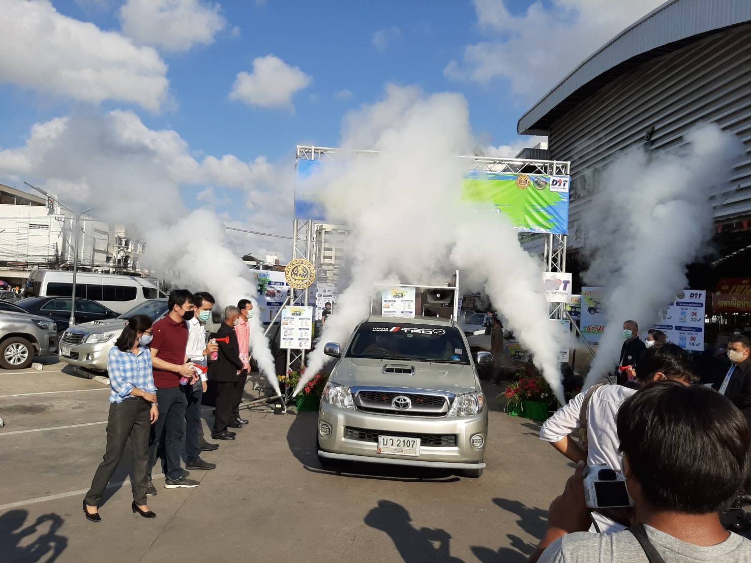 “พัฒนาการจังหวัดระยอง  ร่วมพิธีเปิดโครงการคาราวานธงฟ้าฝ่าภัย COVID-19 จังหวัดระยอง”