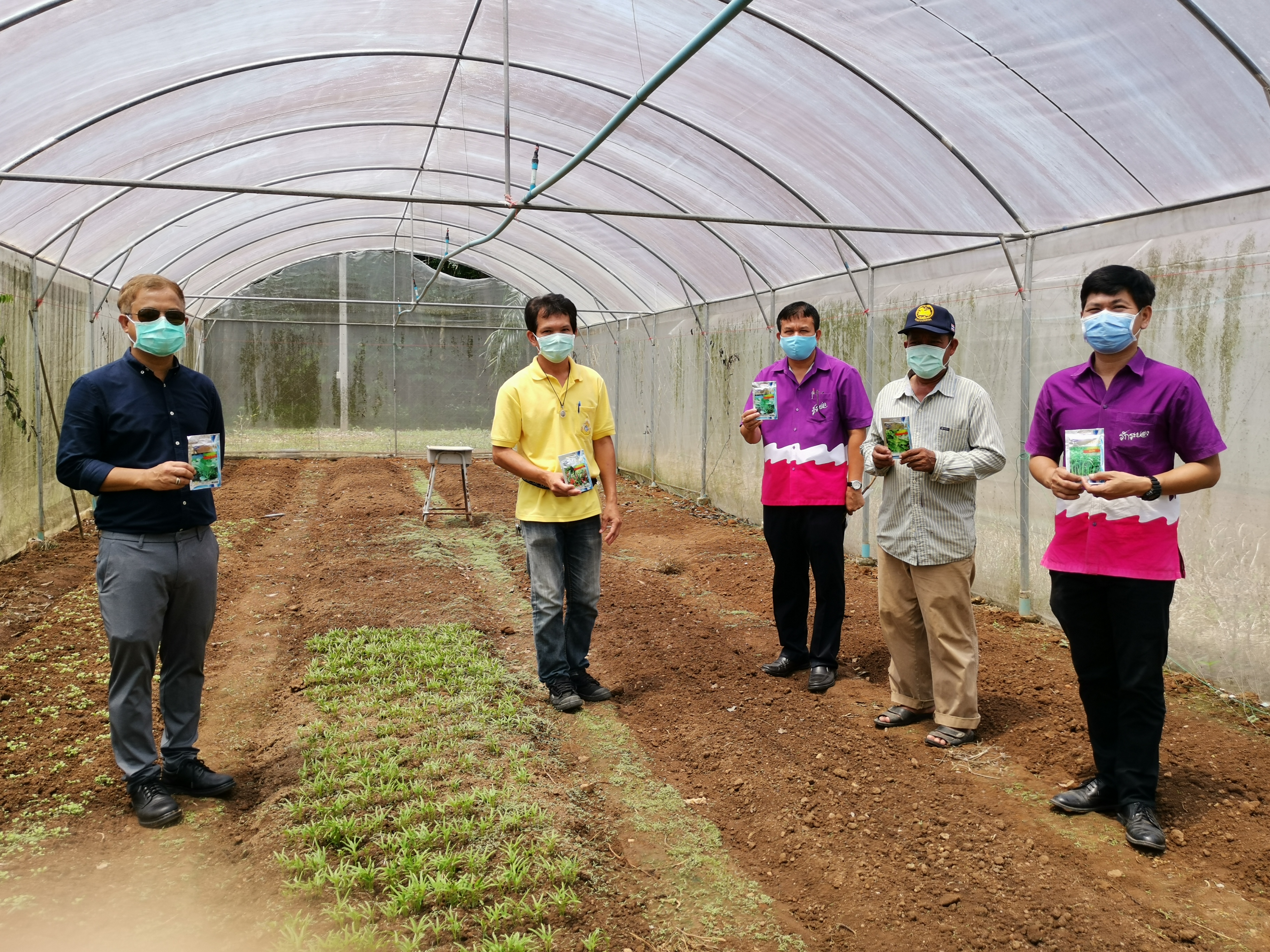 “พัฒนาชุมชนจังหวัดรเยอง ลงพื้นที่ติดตามการขับเคลื่อนครัวเรือนสัมมาชีพชุมชน อำเภอเขาชะเมา”
