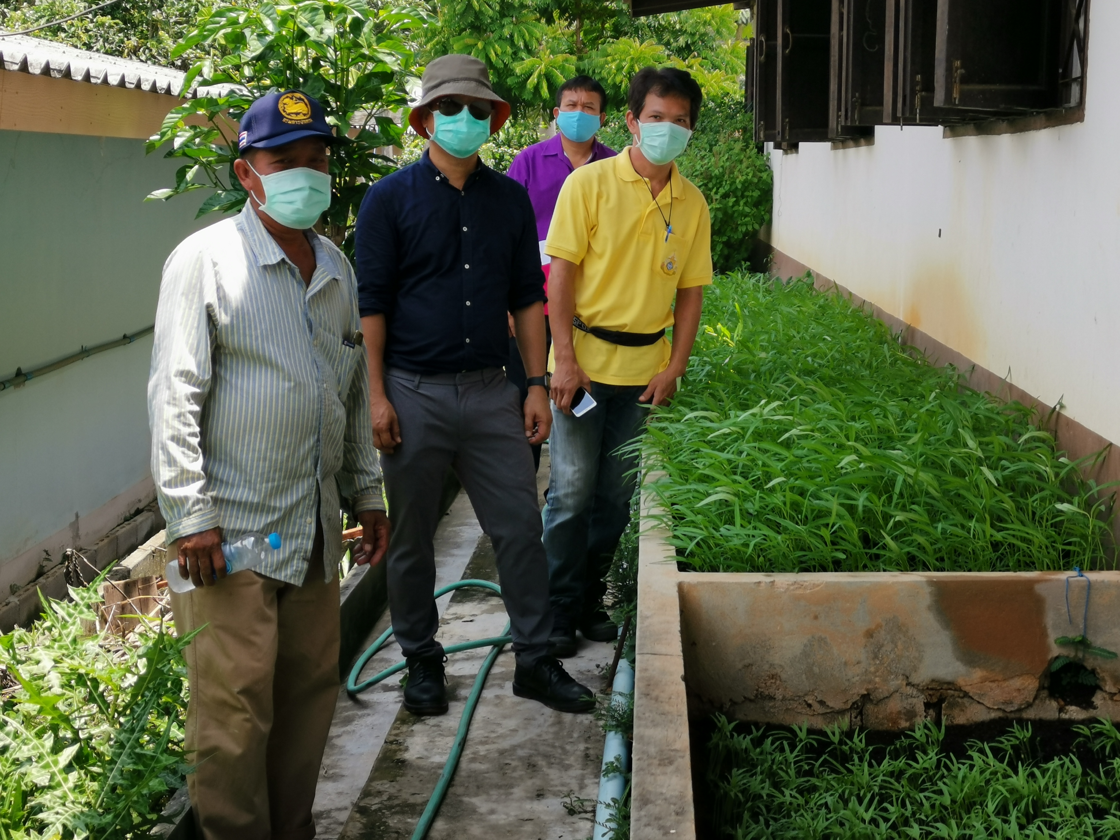 “พัฒนาชุมชนจังหวัดรเยอง ลงพื้นที่ติดตามการขับเคลื่อนครัวเรือนสัมมาชีพชุมชน อำเภอเขาชะเมา”
