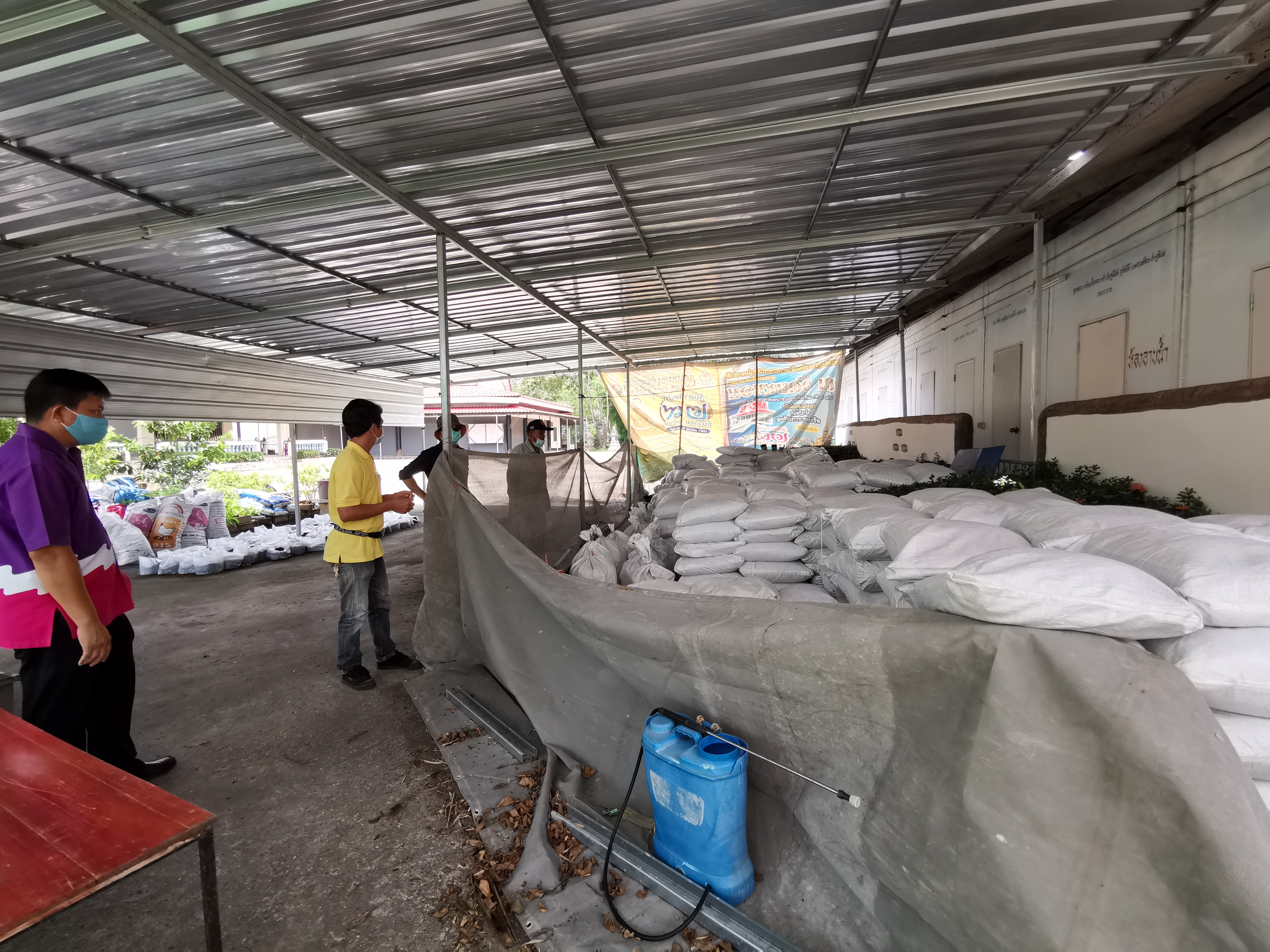 “พัฒนาชุมชนจังหวัดรเยอง ลงพื้นที่ติดตามการขับเคลื่อนครัวเรือนสัมมาชีพชุมชน อำเภอเขาชะเมา”