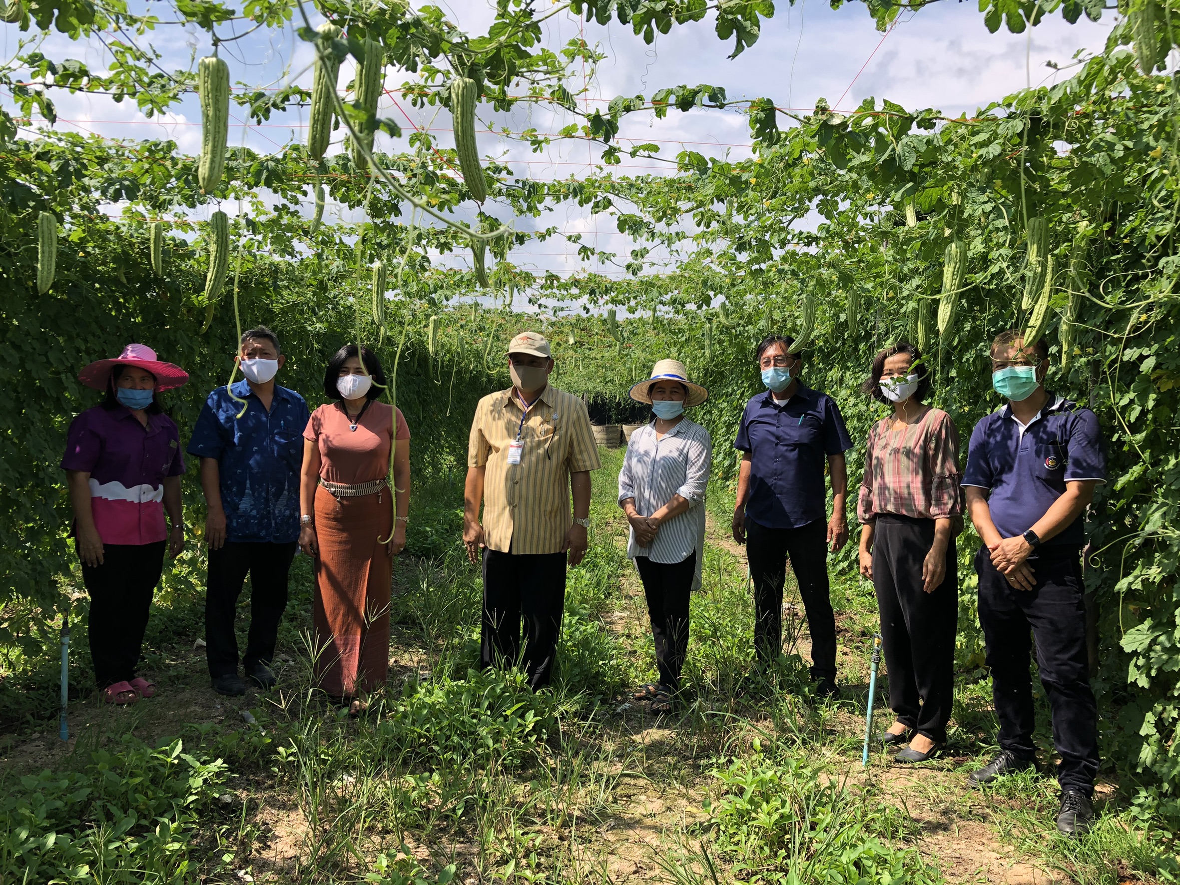 “พัฒนาการจังหวัดระยอง ลงพื้นที่ติดตามการขับเคลื่อนครัวเรือนสัมมาชีพชุมชน อำเภอบ้านฉาง”