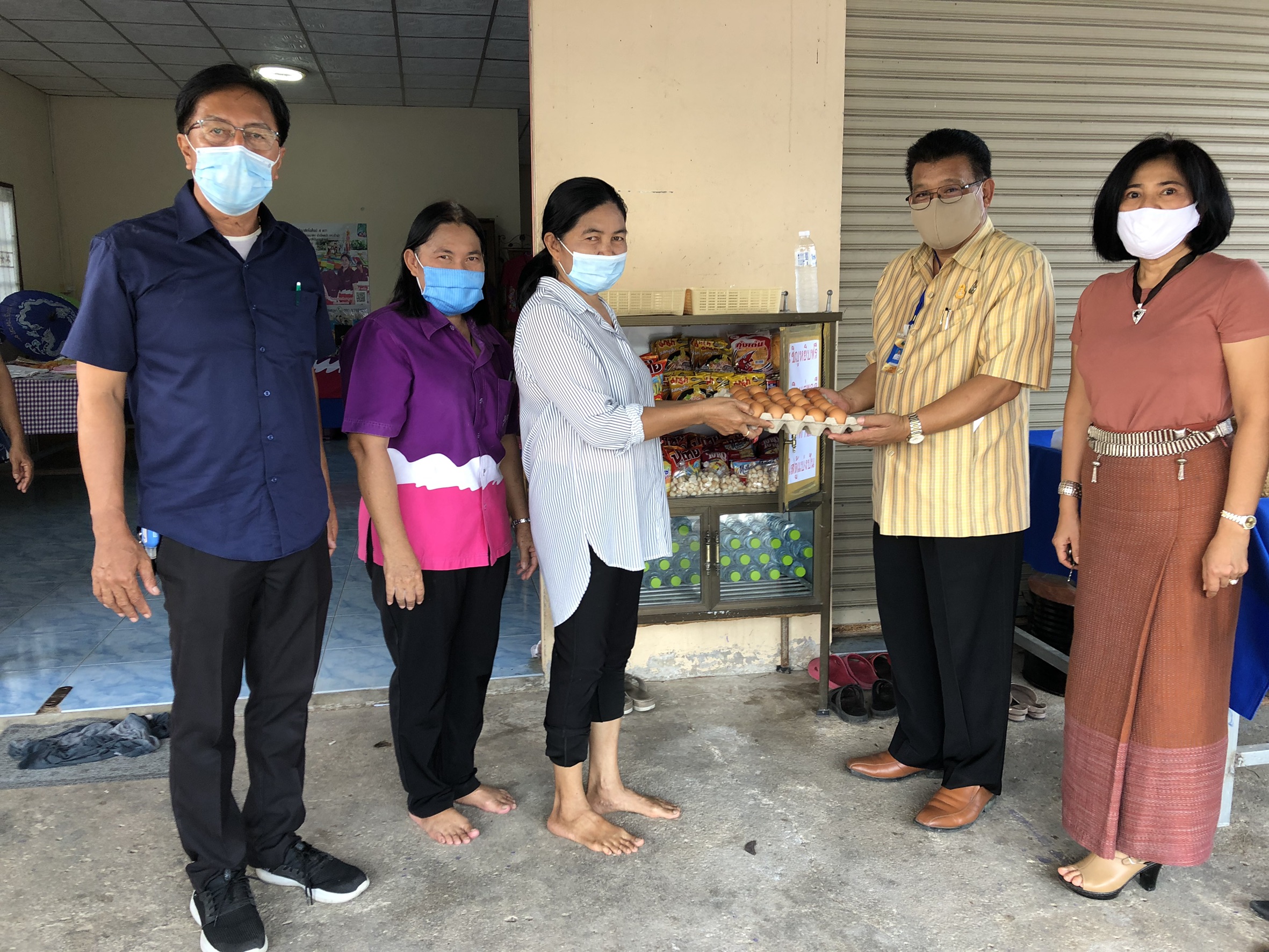 “พัฒนาการจังหวัดระยอง ลงพื้นที่ติดตามการขับเคลื่อนครัวเรือนสัมมาชีพชุมชน อำเภอบ้านฉาง”