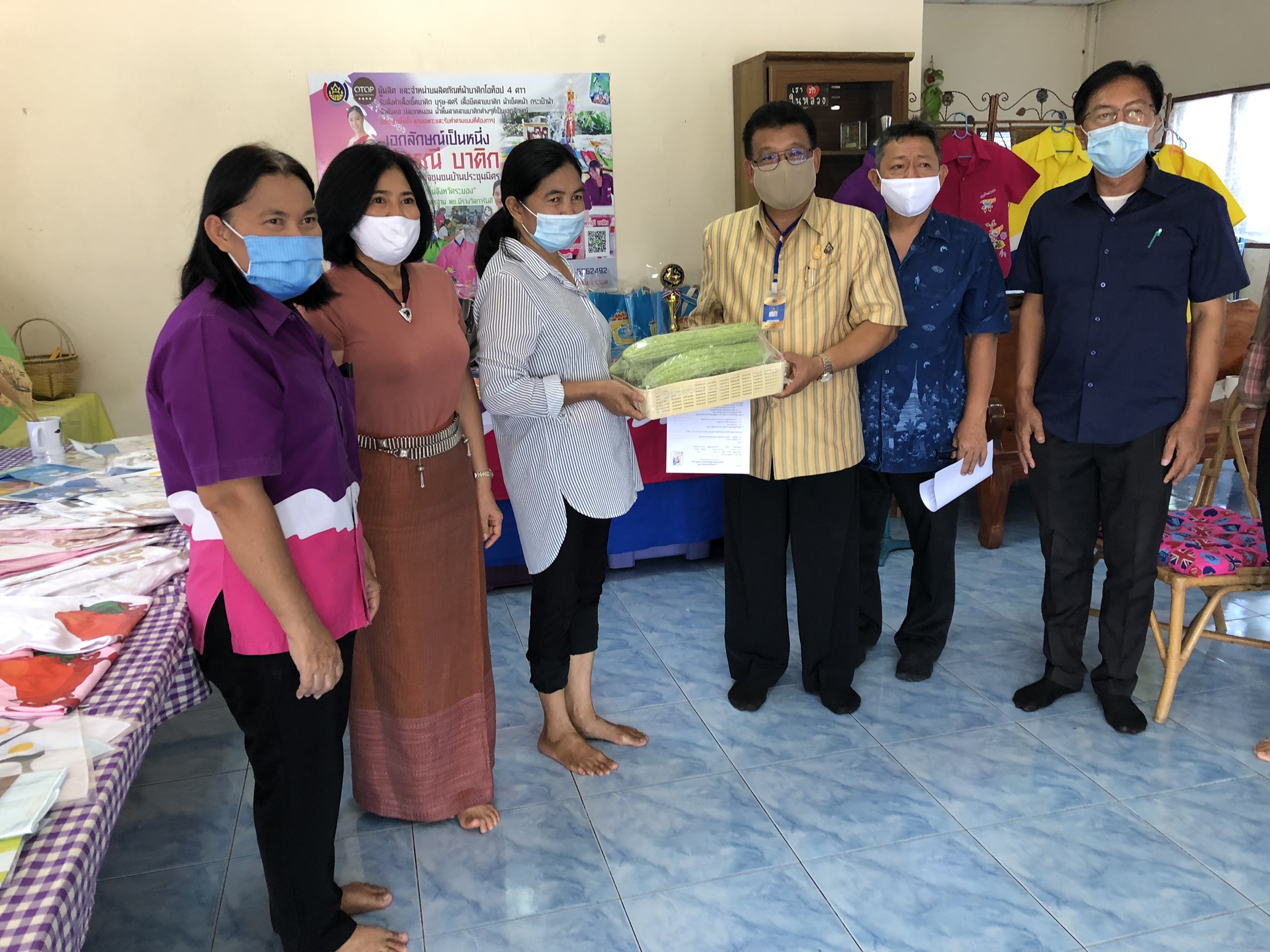 “พัฒนาการจังหวัดระยอง ลงพื้นที่ติดตามการขับเคลื่อนครัวเรือนสัมมาชีพชุมชน อำเภอบ้านฉาง”