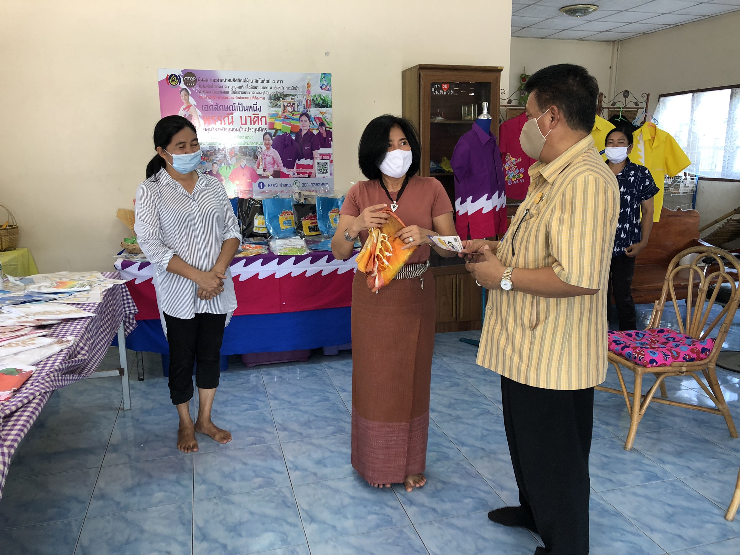 “พัฒนาการจังหวัดระยอง ลงพื้นที่ติดตามการขับเคลื่อนครัวเรือนสัมมาชีพชุมชน อำเภอบ้านฉาง”