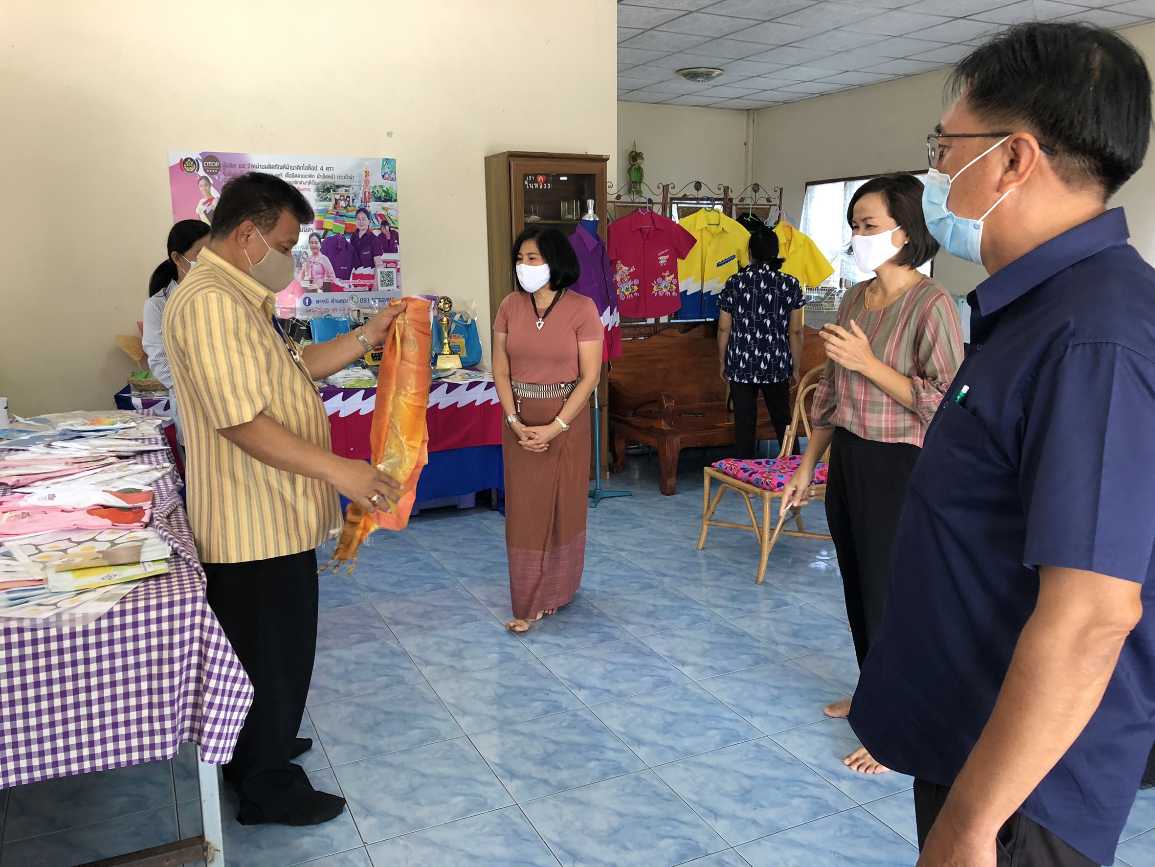 “พัฒนาการจังหวัดระยอง ลงพื้นที่ติดตามการขับเคลื่อนครัวเรือนสัมมาชีพชุมชน อำเภอบ้านฉาง”