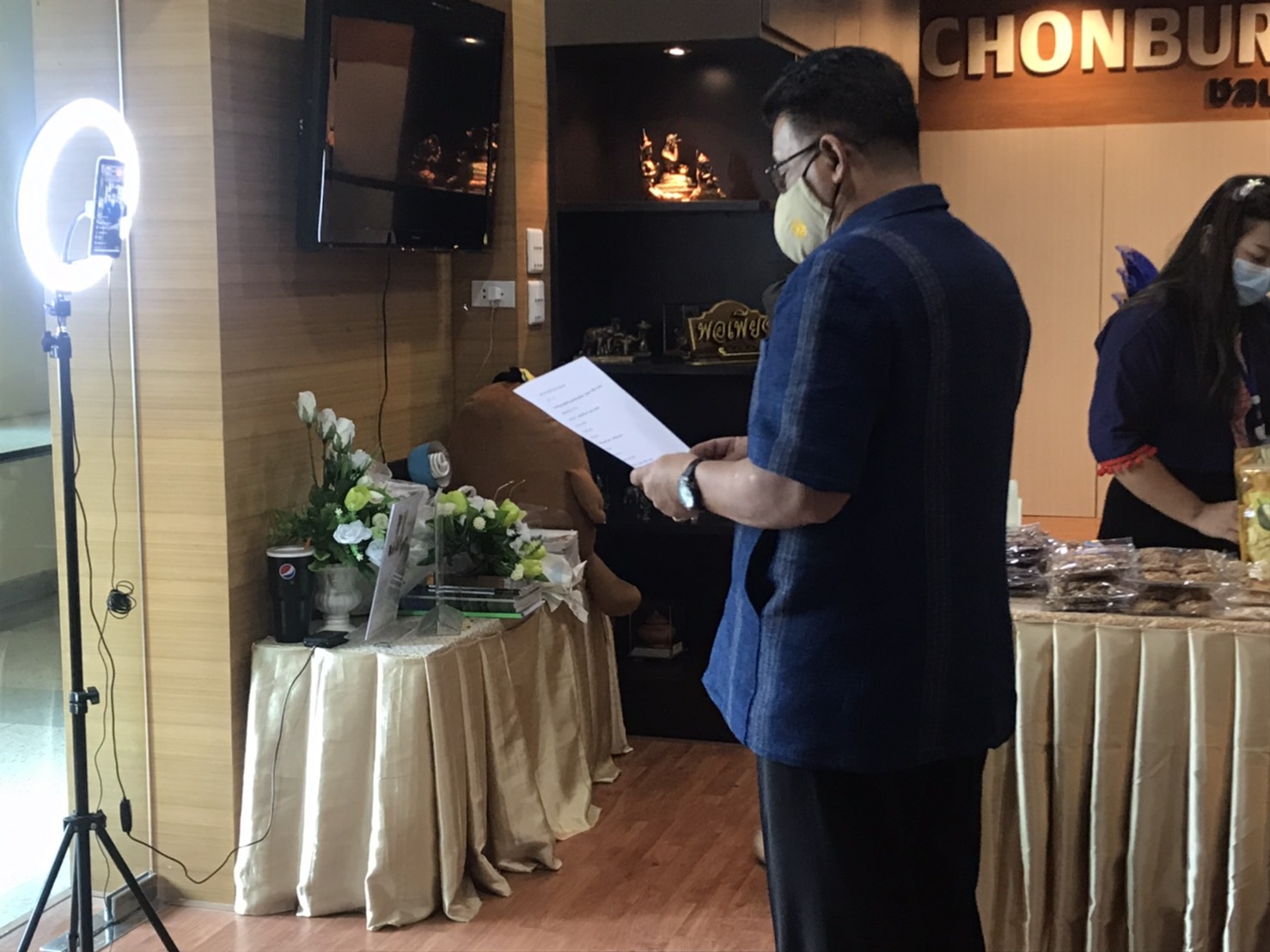 “พัฒนาชุมชนจังหวัดระยอง …Live สด ขายสินค้าโอทอประยอง หนุนผู้ประกอบการ OTOP ”