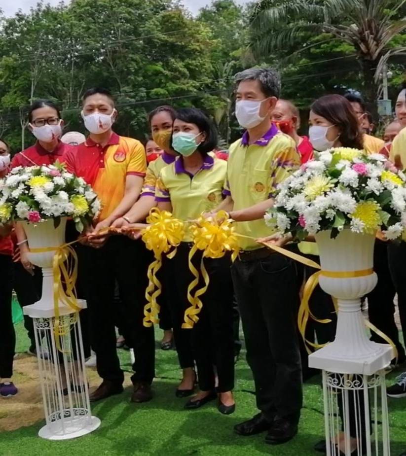 “พช.ระยอง” @ สำนักงานพัฒนาชุมชนอำเภอเขาชะเมา ร่วมพิธีเปิดป้าย “หมู่บ้านคชานุรักษ์” ตามโครงการพัชรสุธาคชานุรักษ์  บ้านเขาจันทร์  หมู่ที่  7  ตำบลห้วยทัยมอญ  อำเภอเขาชะเมา  จังหวัดระยอง