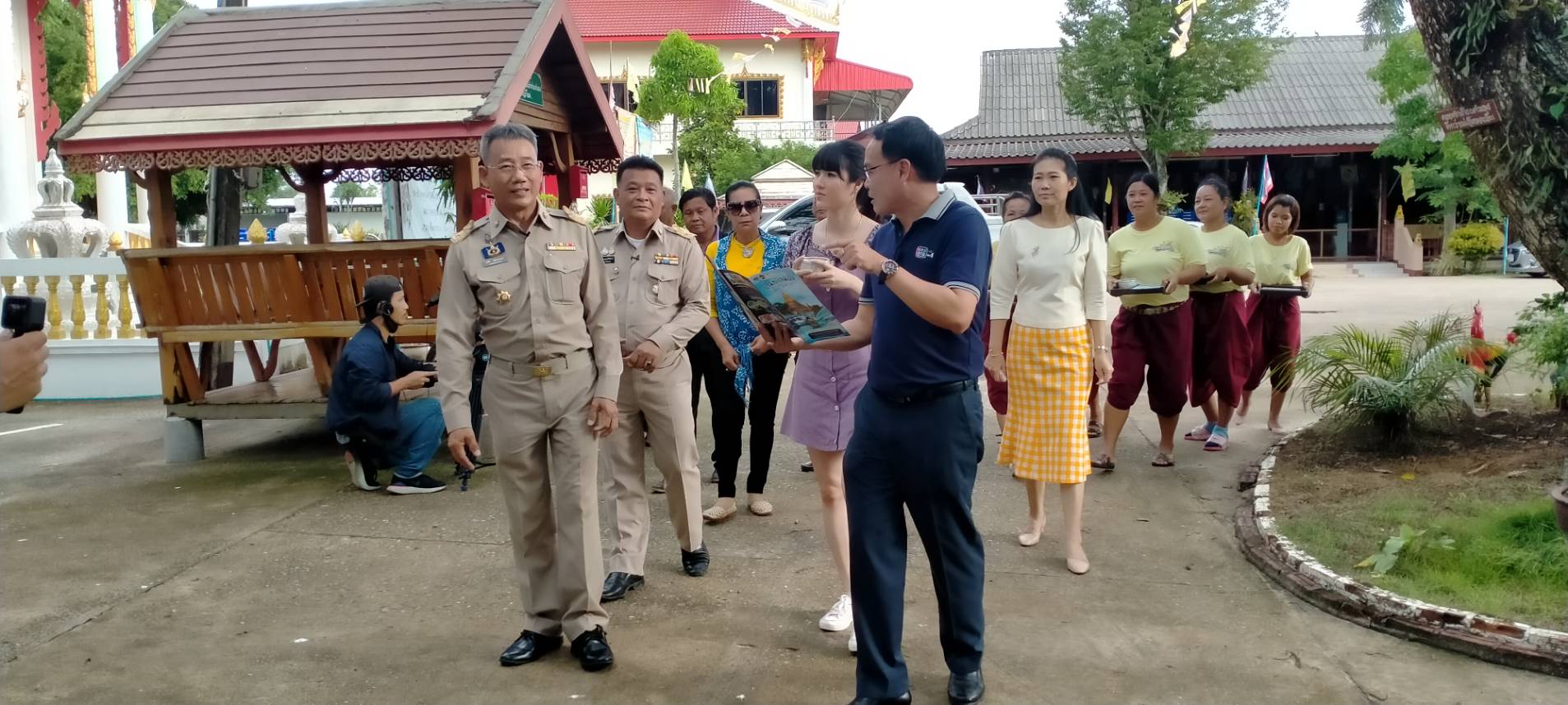 “พช.ระยอง” ประชาสัมพันธ์หมู่บ้าน OTOP เพื่อการท่องเที่ยว การท่องเที่ยวชุมชน และชุมชนท่องเที่ยว OTOP นวัตวิถี เพื่อกระตุ้นเศรษฐกิจฐานราก ในรายการโทรทัศน์ “นั่นไงใช่เลย” ททบ.5